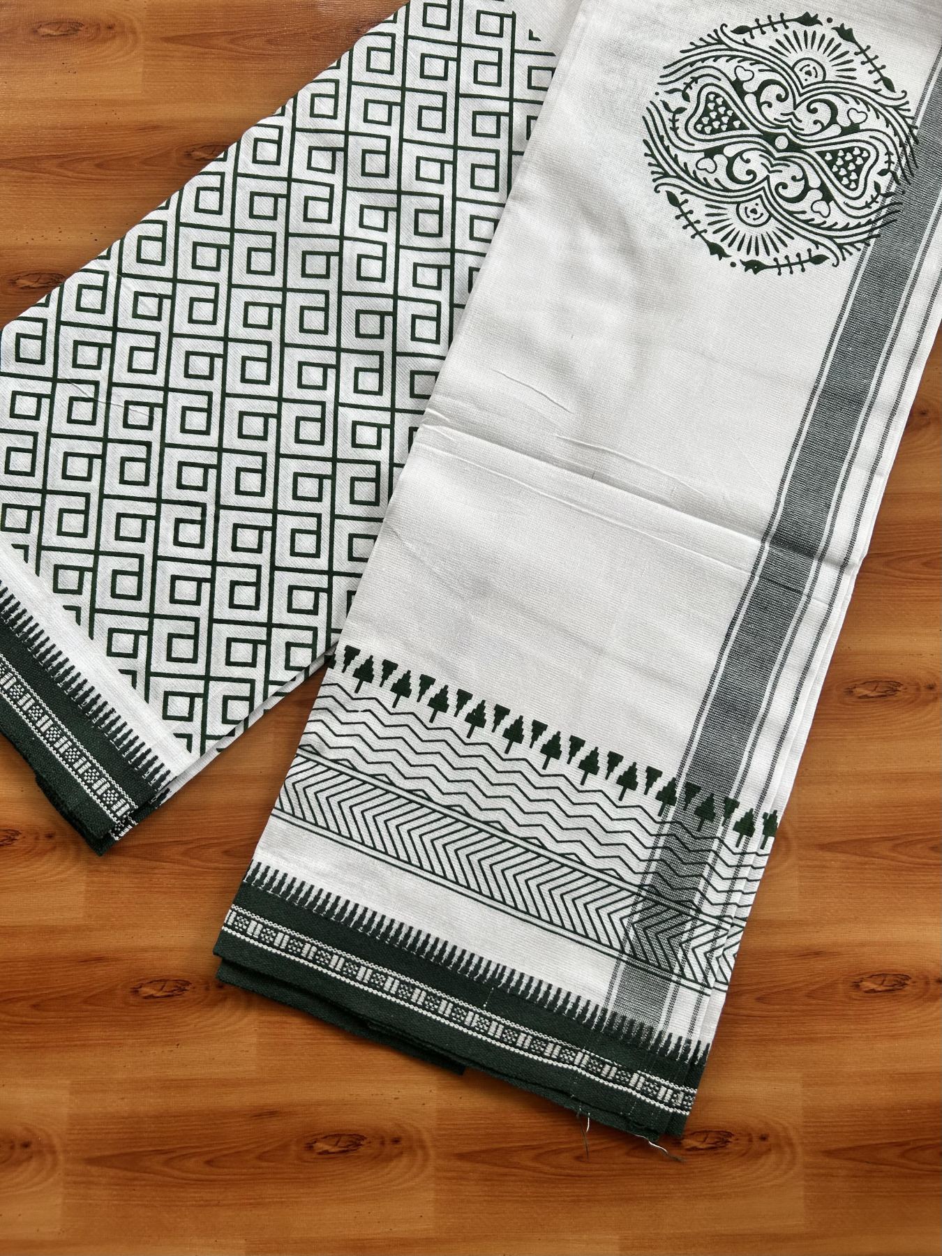 Kaitharikada - Single Kaily / Lungi - Mixed Cotton - 40s twisted - 1.25 inch Green Printed Design kara with Kuppadam Border  White colour body (2 meter / 4 muzham) - 5 KK8058 GAN