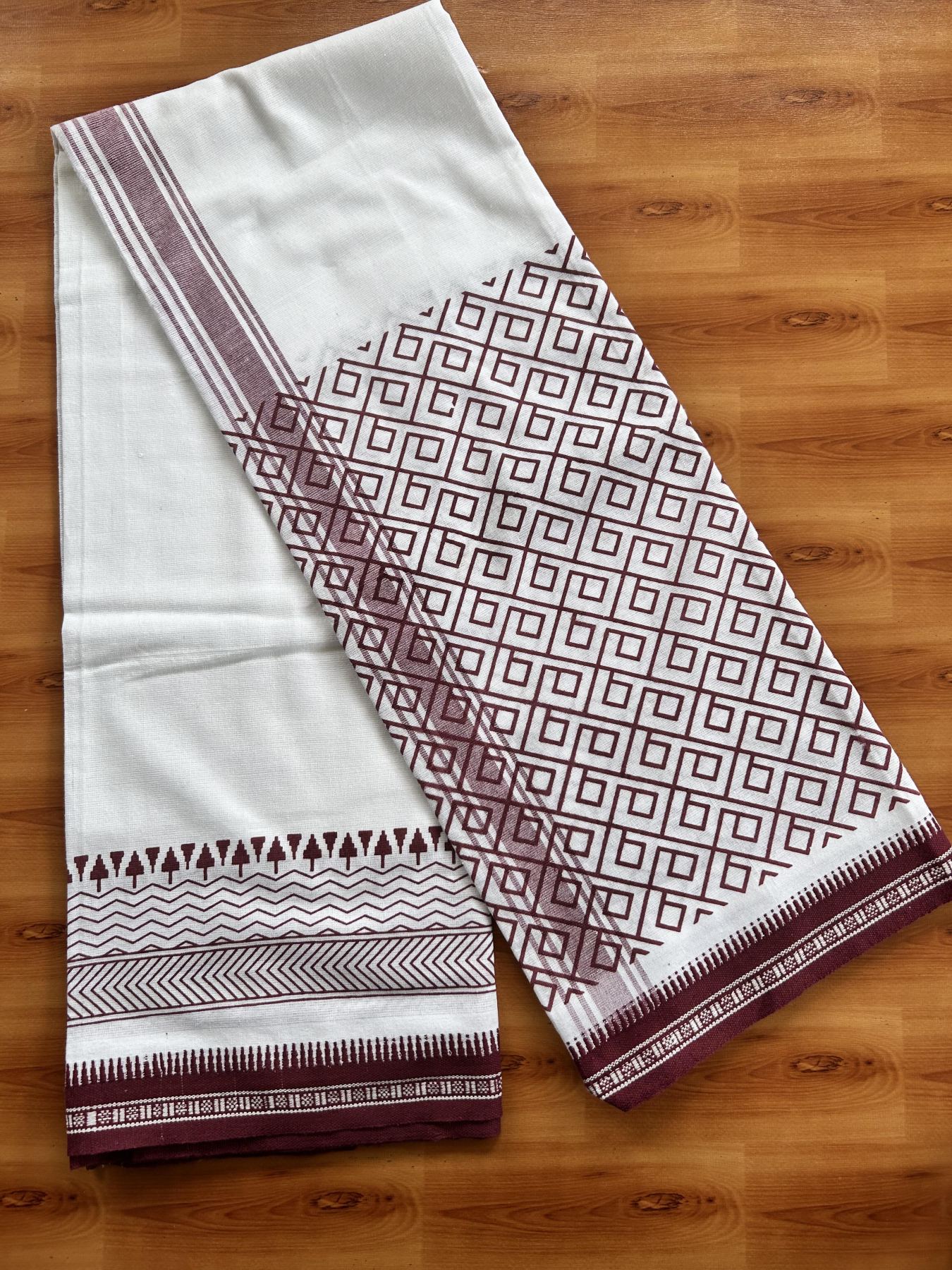 Kaitharikada - Single Kaily / Lungi - Mixed Cotton - 40s twisted - 1.5 inch Maroon Printed Design kara with Kuppadam Border  White colour body (2 meter / 4 muzham) - 2 KK8058 GAN