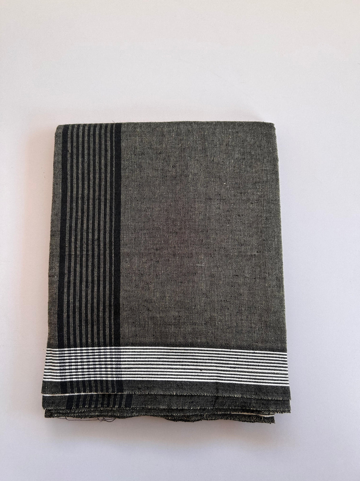 Kaitharikada - Single Kaily / Lungi - Mixed Cotton - (2/40s) twisted - 2.5 inch Black Striped kara with Cream & Black Shaded colour body (2 meter / 4 muzham) - 1 KK8089 SAT
