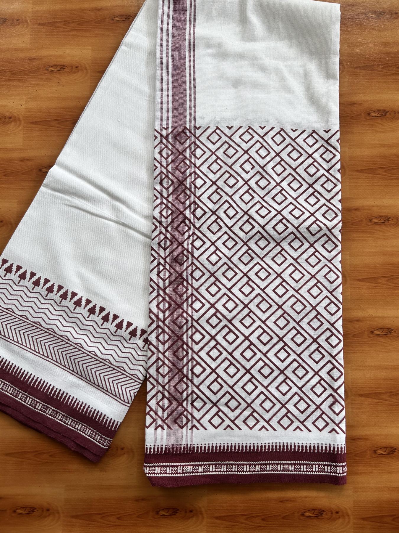 Kaitharikada - Single Kaily / Lungi - Mixed Cotton - 40s twisted - 1.5 inch Maroon Printed Design kara with Kuppadam Border  White colour body (2 meter / 4 muzham) - 2 KK8058 GAN