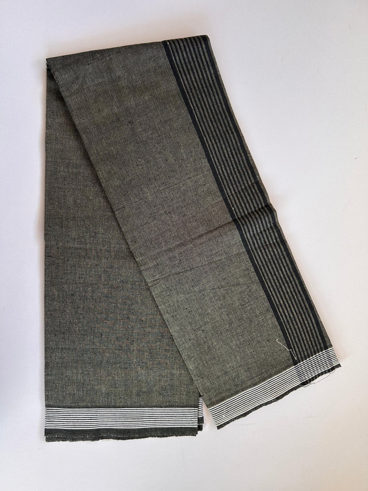 Kaitharikada - Single Kaily / Lungi - Mixed Cotton - (2/40s) twisted - 2.5 inch Black Striped kara with Cream & Black Shaded colour body (2 meter / 4 muzham) - 1 KK8089 SAT