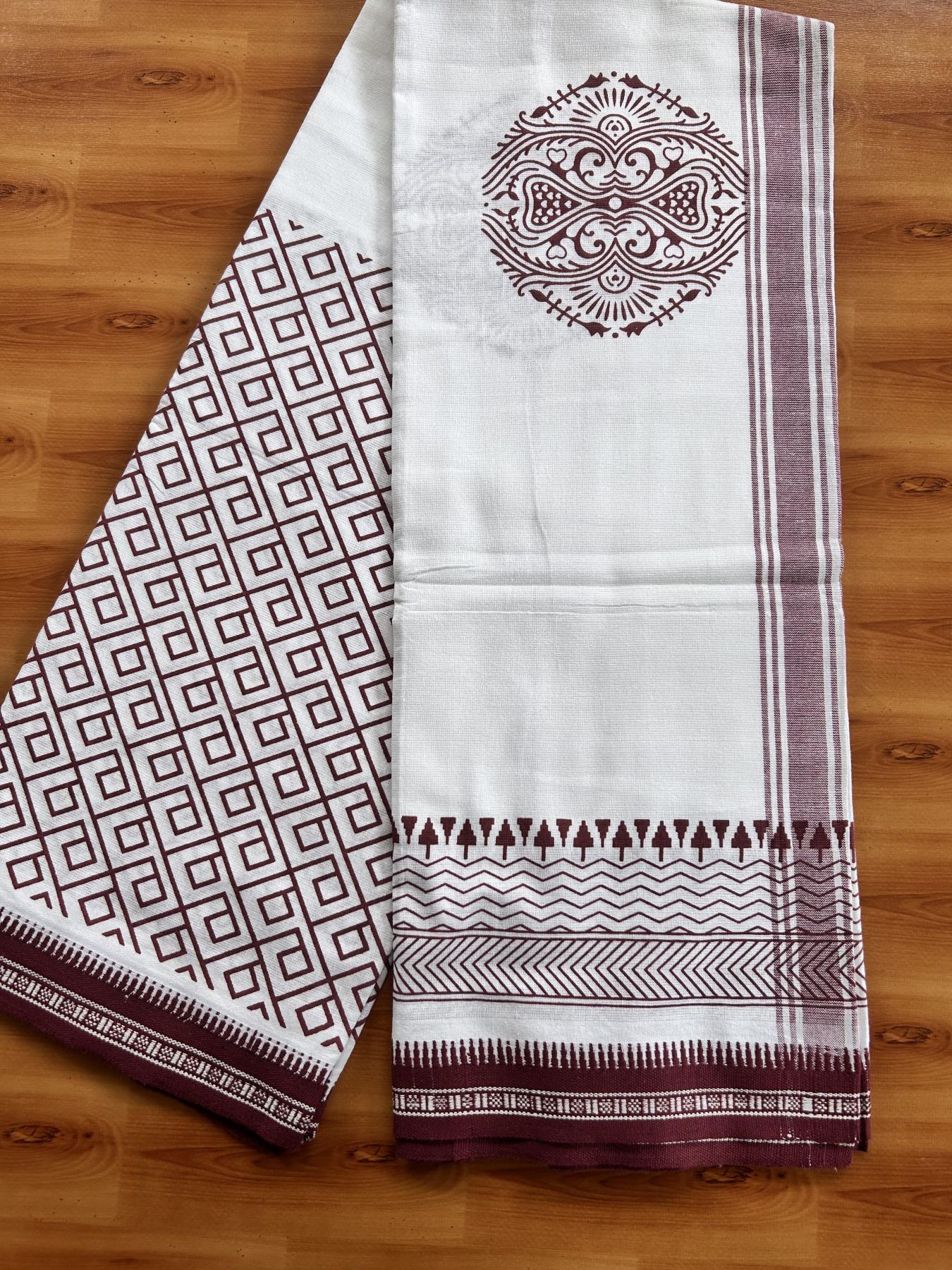 Kaitharikada - Single Kaily / Lungi - Mixed Cotton - 40s twisted - 1.5 inch Maroon Printed Design kara with Kuppadam Border  White colour body (2 meter / 4 muzham) - 2 KK8058 GAN