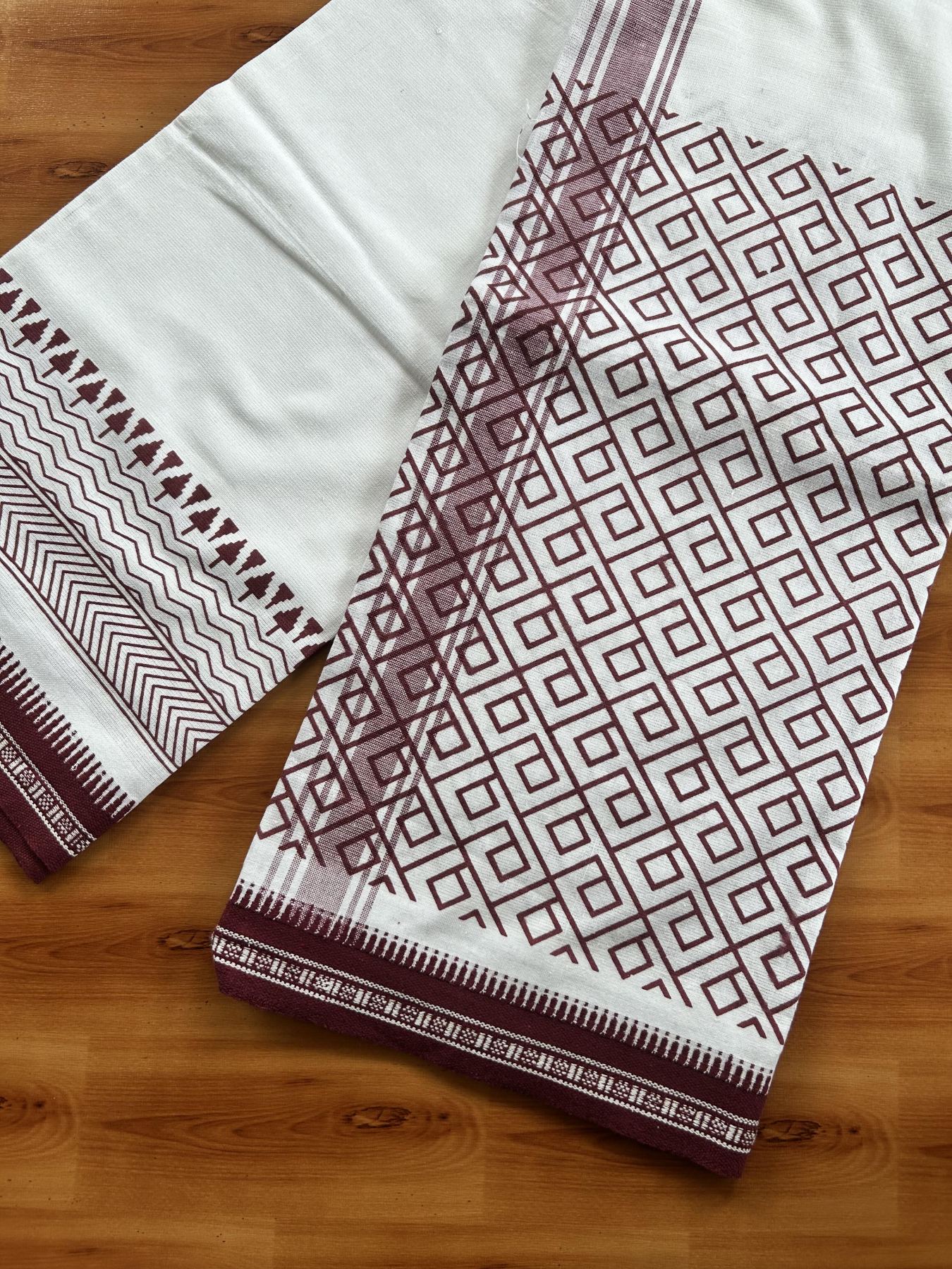 Kaitharikada - Single Kaily / Lungi - Mixed Cotton - 40s twisted - 1.5 inch Maroon Printed Design kara with Kuppadam Border  White colour body (2 meter / 4 muzham) - 2 KK8058 GAN