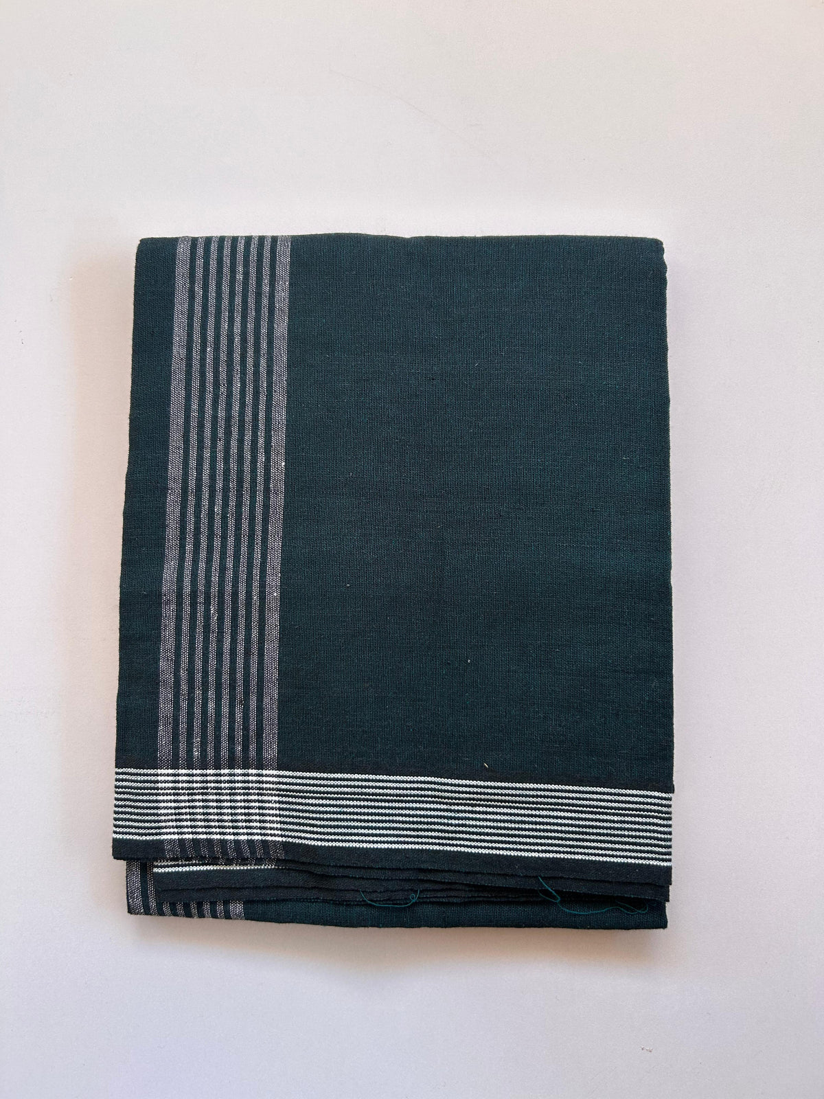 Kaitharikada - Single Kaily / Lungi - Mixed Cotton - (2/40s) twisted - 2.5 inch White Striped kara with Peacock Blue & Black Shaded colour body (2 meter / 4 muzham) - 2 KK8089 SAT