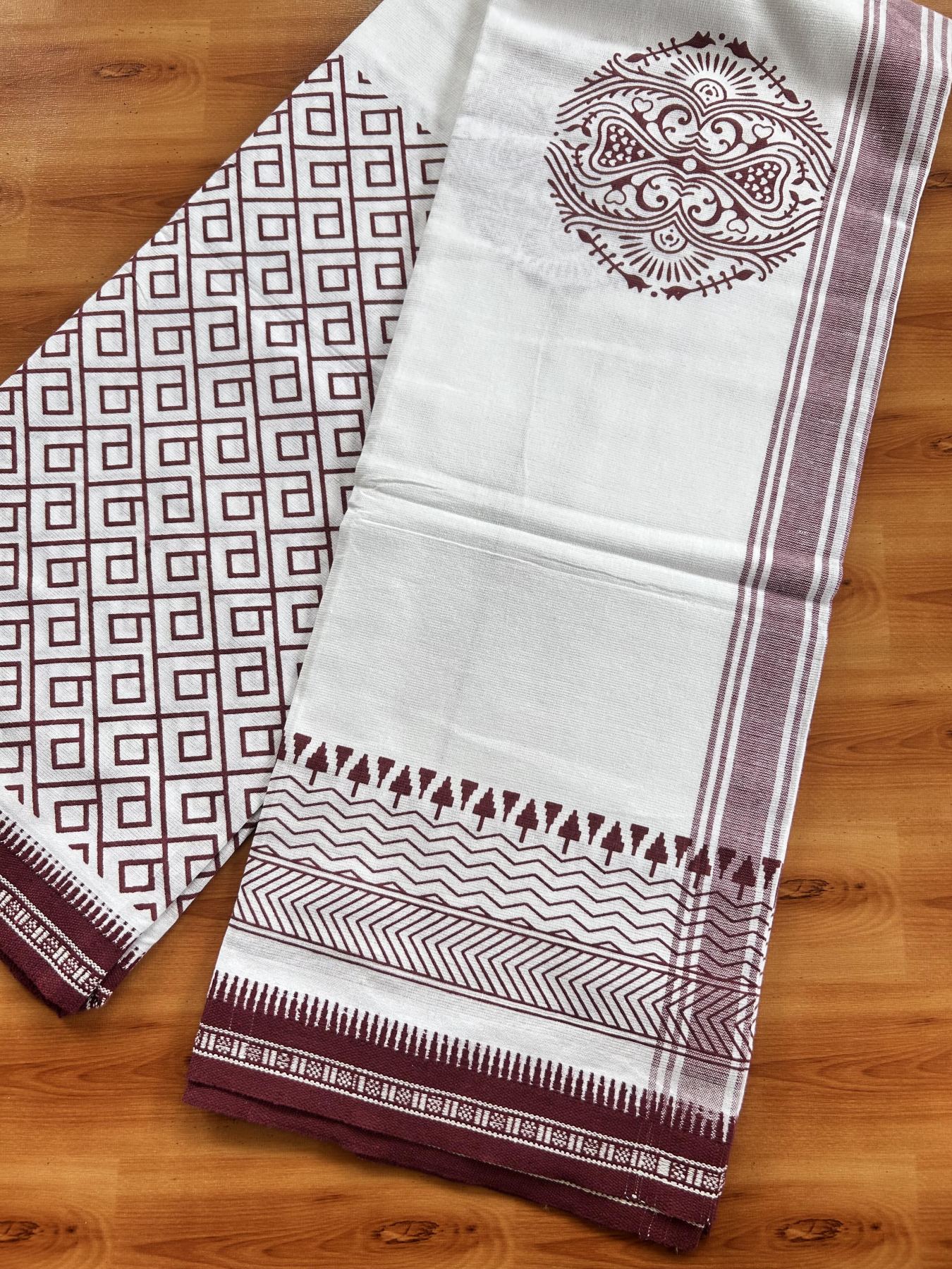Kaitharikada - Single Kaily / Lungi - Mixed Cotton - 40s twisted - 1.5 inch Maroon Printed Design kara with Kuppadam Border  White colour body (2 meter / 4 muzham) - 2 KK8058 GAN
