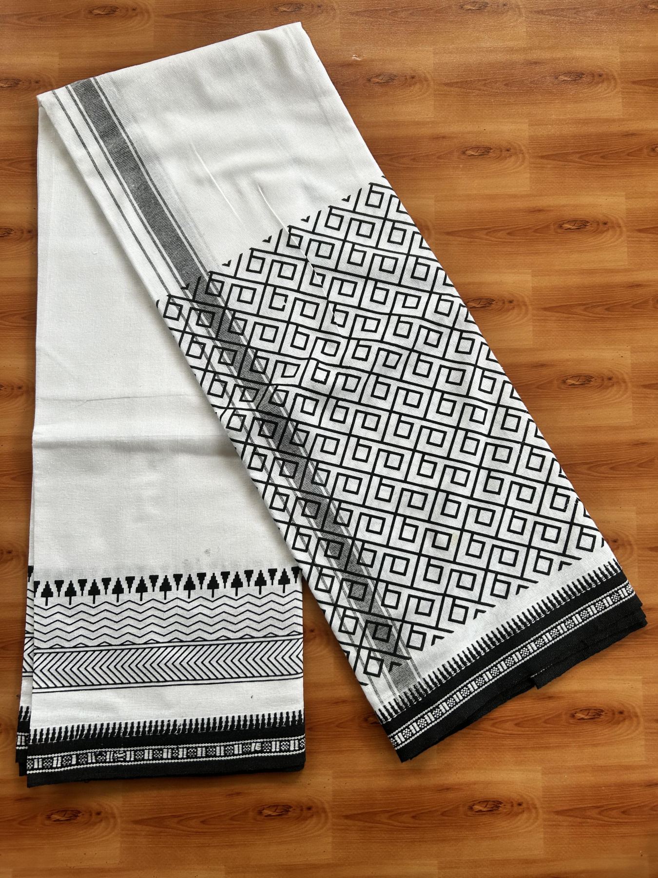Kaitharikada - Single Kaily / Lungi - Mixed Cotton - 40s twisted - 1 inch Black Printed Design kara with Kuppadam Border  White colour body (2 meter / 4 muzham) - 3 KK8058 GAN