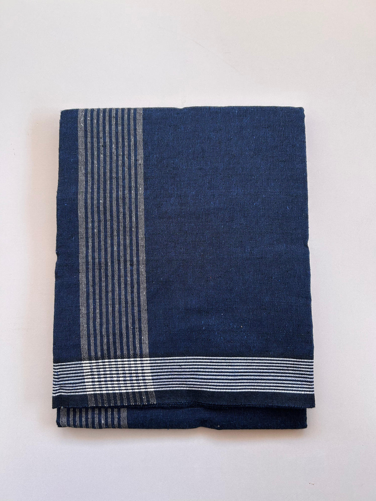 Kaitharikada - Single Kaily / Lungi - Mixed Cotton - (2/40s) twisted - 2.5 inch White Striped kara with Navy Blue & Black Shaded colour body (2 meter / 4 muzham) - 3 KK8089 SAT