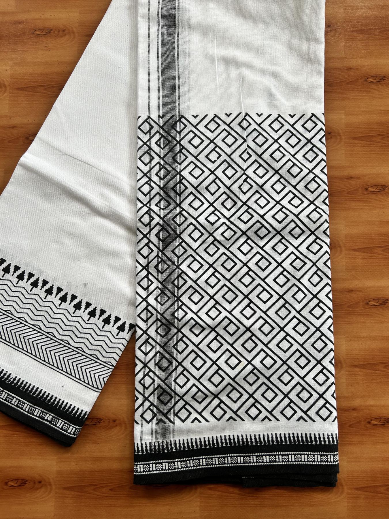 Kaitharikada - Single Kaily / Lungi - Mixed Cotton - 40s twisted - 1 inch Black Printed Design kara with Kuppadam Border  White colour body (2 meter / 4 muzham) - 3 KK8058 GAN