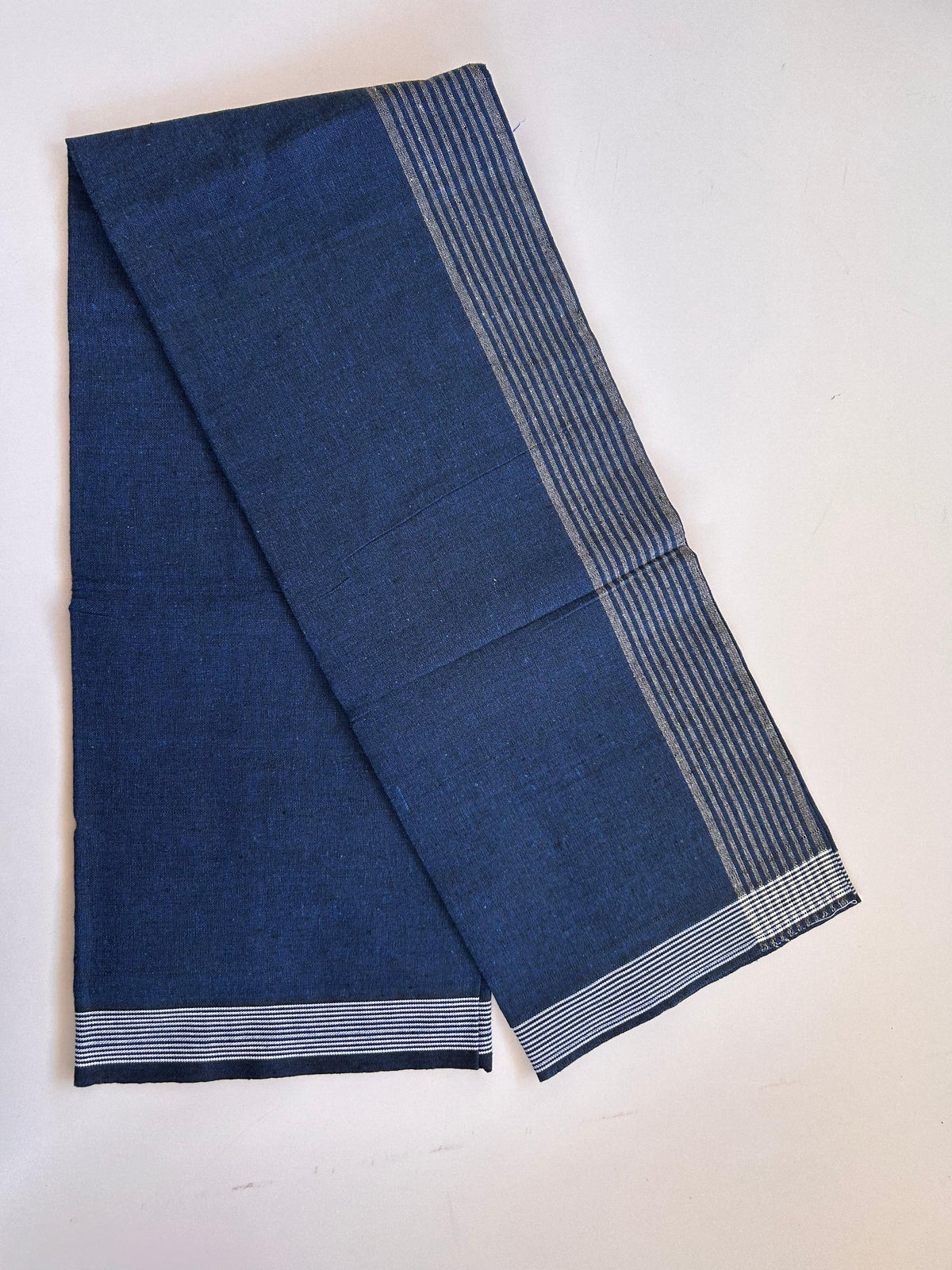 Kaitharikada - Single Kaily / Lungi - Mixed Cotton - (2/40s) twisted - 2.5 inch White Striped kara with Navy Blue & Black Shaded colour body (2 meter / 4 muzham) - 3 KK8089 SAT