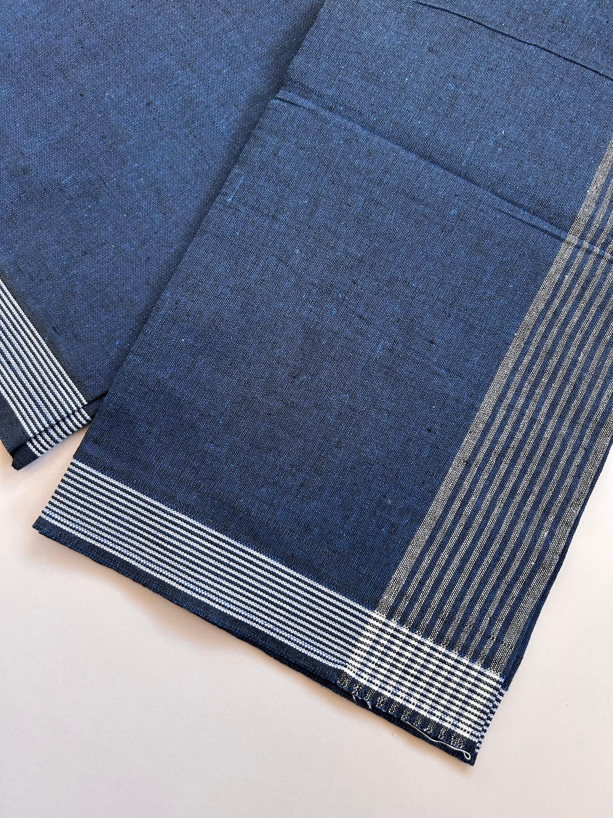 Kaitharikada - Single Kaily / Lungi - Mixed Cotton - (2/40s) twisted - 2.5 inch White Striped kara with Navy Blue & Black Shaded colour body (2 meter / 4 muzham) - 3 KK8089 SAT