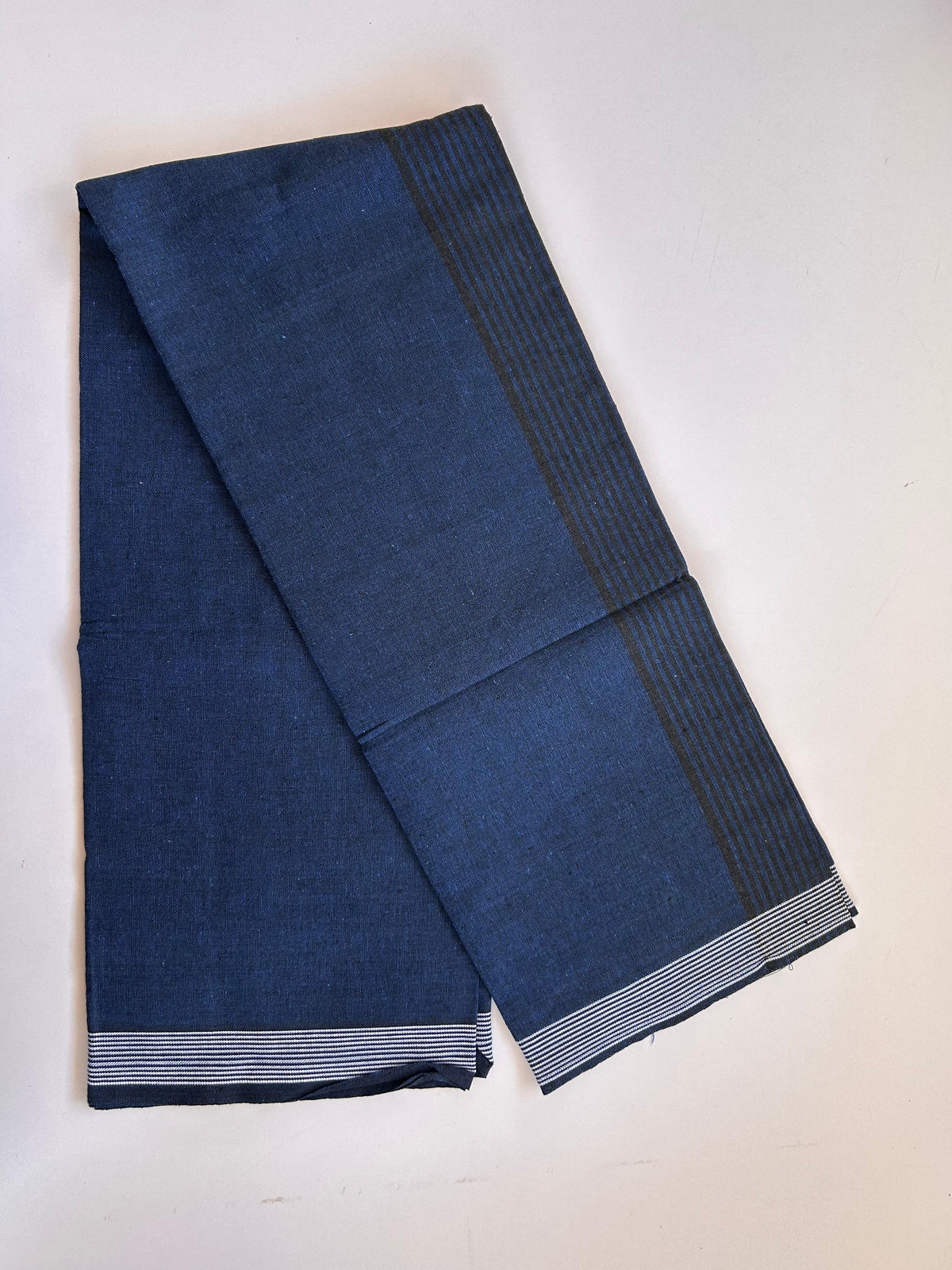 Kaitharikada - Single Kaily / Lungi - Mixed Cotton - (2/40s) twisted - 2.5 inch Black Striped kara with Navy Blue & Black Shaded colour body (2 meter / 4 muzham) - 4 KK8089 SAT