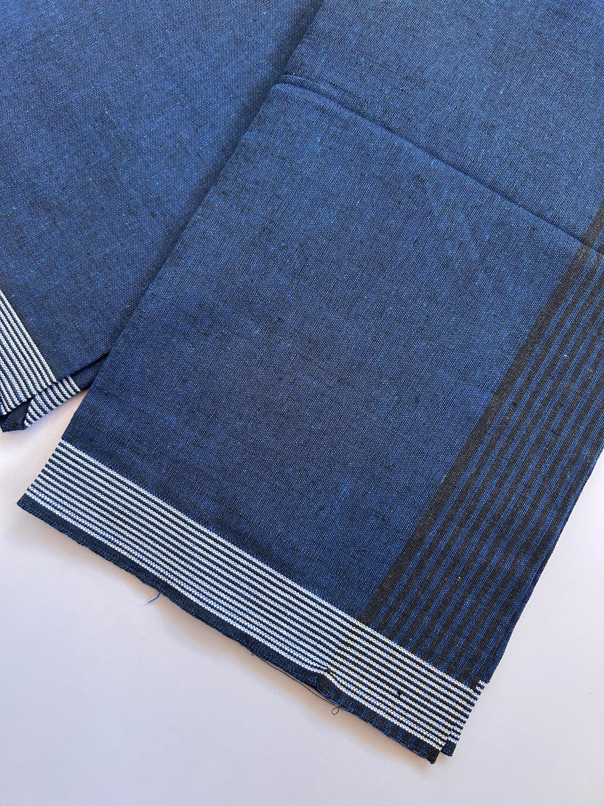 Kaitharikada - Single Kaily / Lungi - Mixed Cotton - (2/40s) twisted - 2.5 inch Black Striped kara with Navy Blue & Black Shaded colour body (2 meter / 4 muzham) - 4 KK8089 SAT