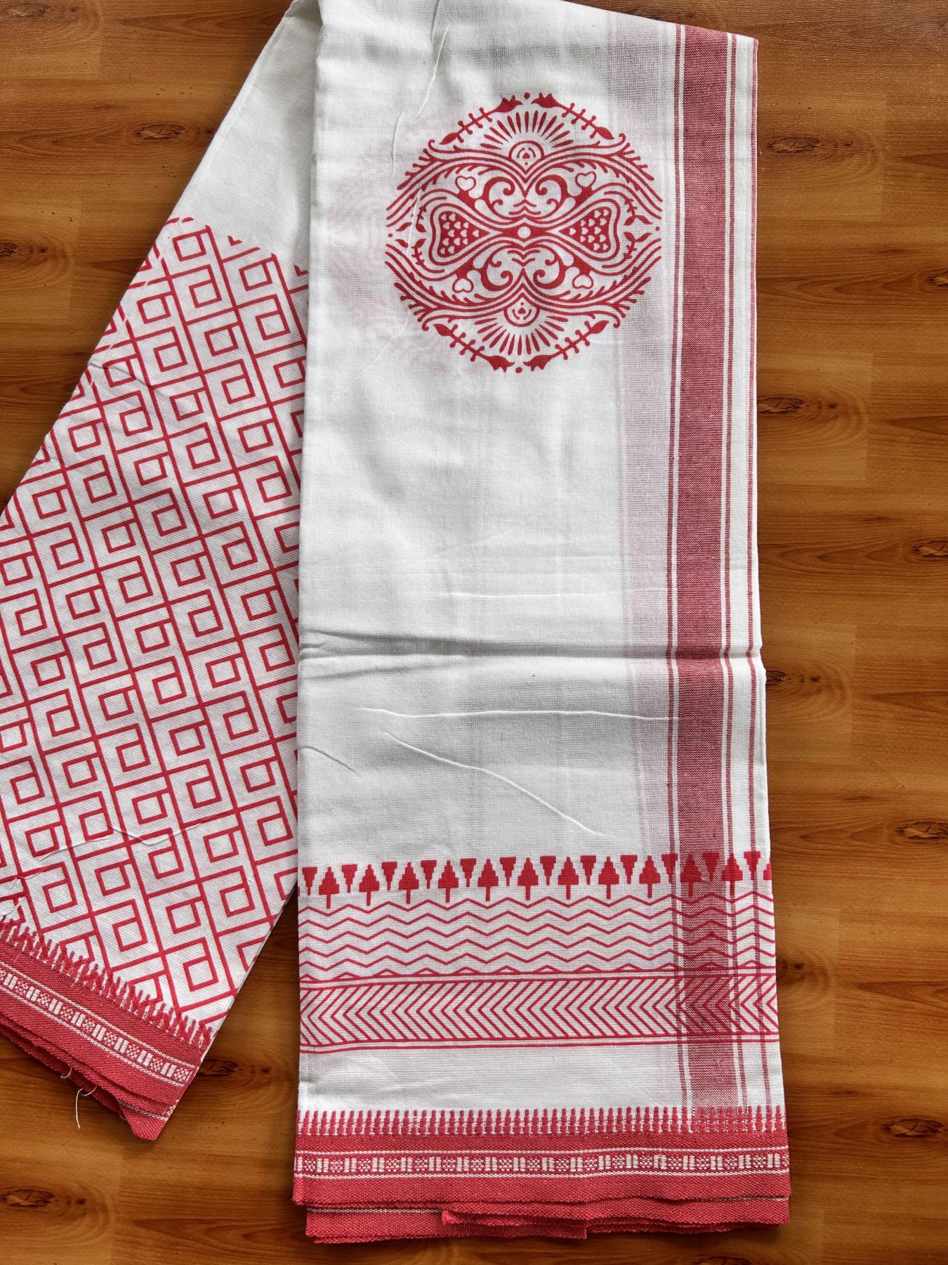 Kaitharikada - Single Kaily / Lungi - Mixed Cotton - 40s twisted - 1.25 inch Dark Pink Printed Design kara with Kuppadam Border  White colour body (2 meter / 4 muzham) - 4 KK8058 GAN