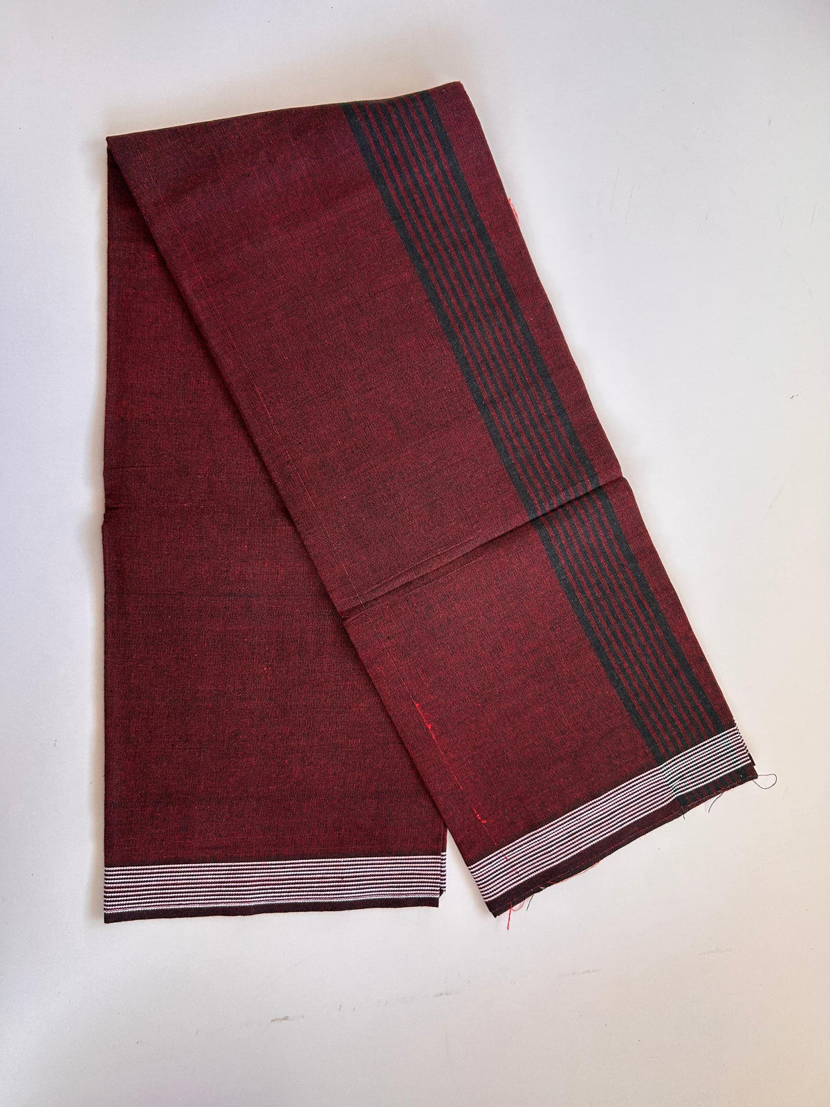 Kaitharikada - Single Kaily / Lungi - Mixed Cotton - (2/40s) twisted - 2.5 inch Black Striped kara with Maroon & Black Shaded colour body (2 meter / 4 muzham) - 5 KK8089 SAT