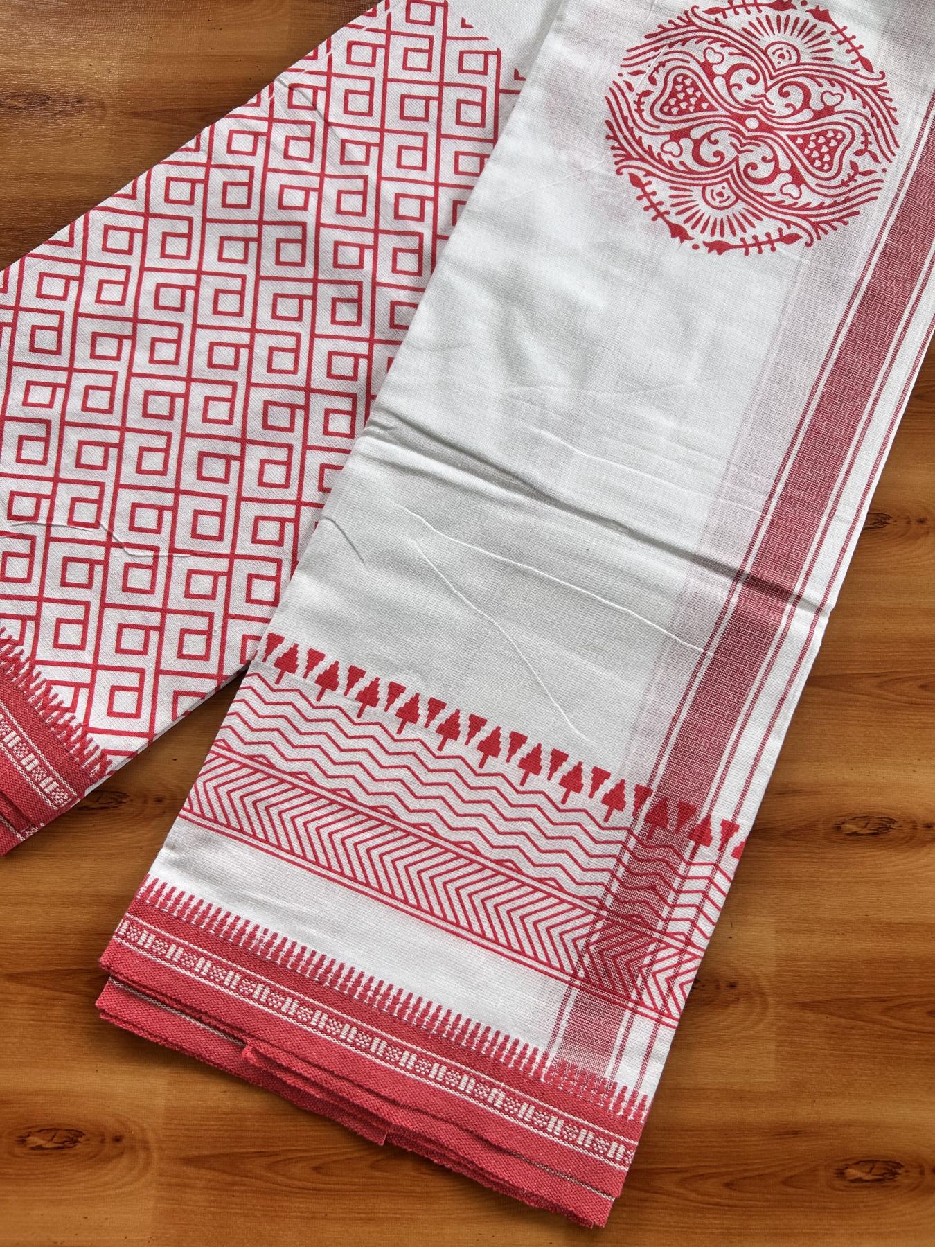 Kaitharikada - Single Kaily / Lungi - Mixed Cotton - 40s twisted - 1.25 inch Dark Pink Printed Design kara with Kuppadam Border  White colour body (2 meter / 4 muzham) - 4 KK8058 GAN
