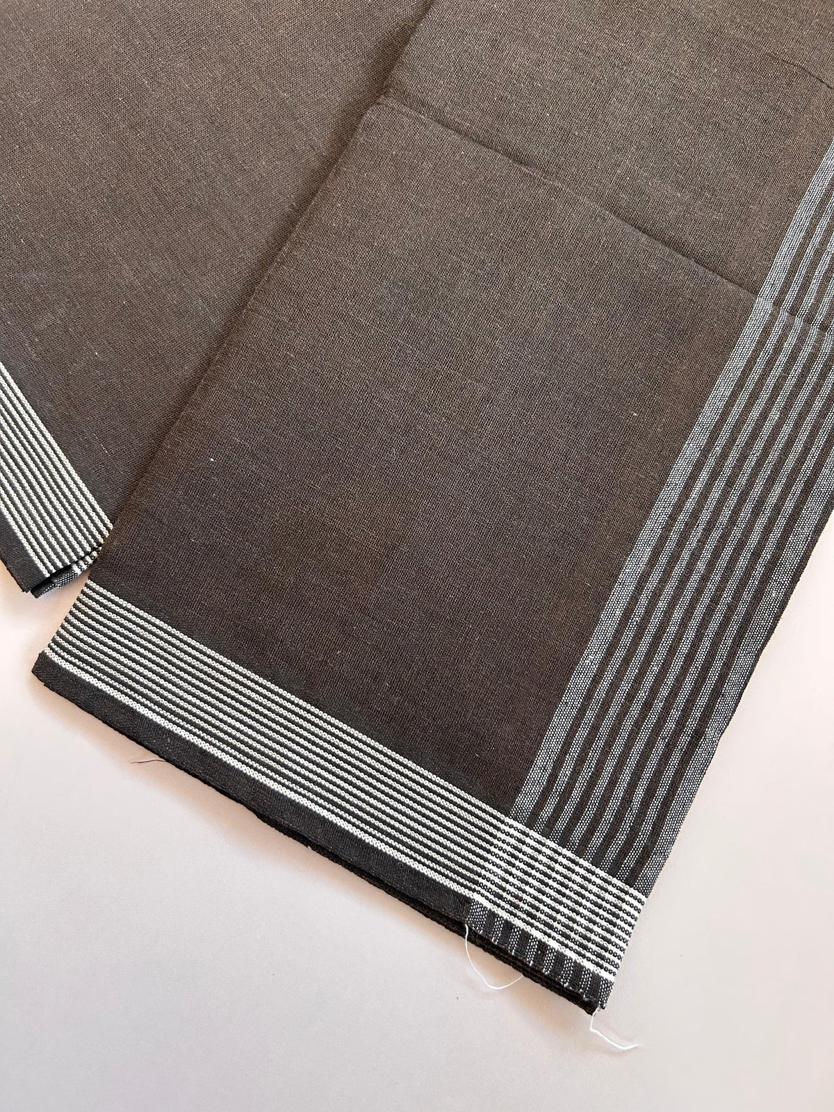 Kaitharikada - Single Kaily / Lungi - Mixed Cotton - (2/40s) twisted - 2.25 inch White Striped kara with Brown & Black Shaded colour body (2 meter / 4 muzham) - 6 KK8089 SAT
