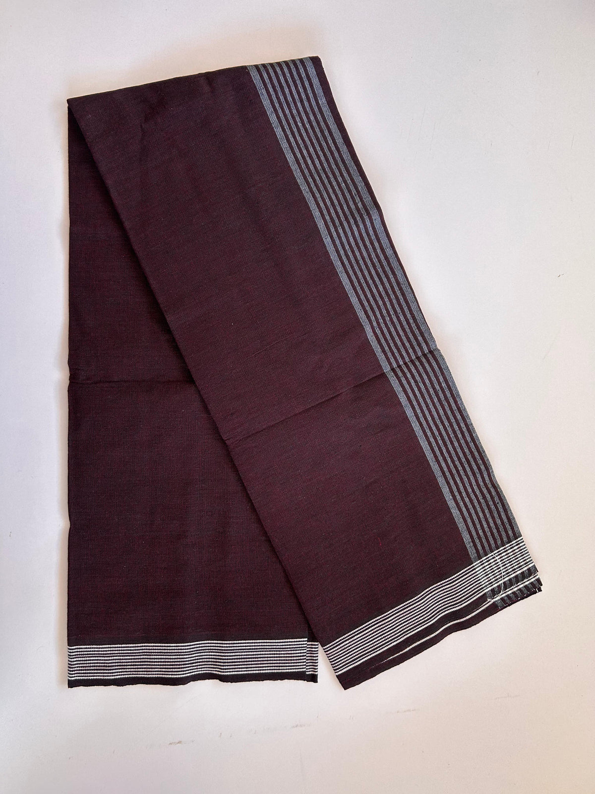 Kaitharikada - Single Kaily / Lungi - Mixed Cotton - (2/40s) twisted - 2.25 inch White Striped kara with Dark Maroon & Black Shaded colour body (2 meter / 4 muzham) - 7 KK8089 SAT