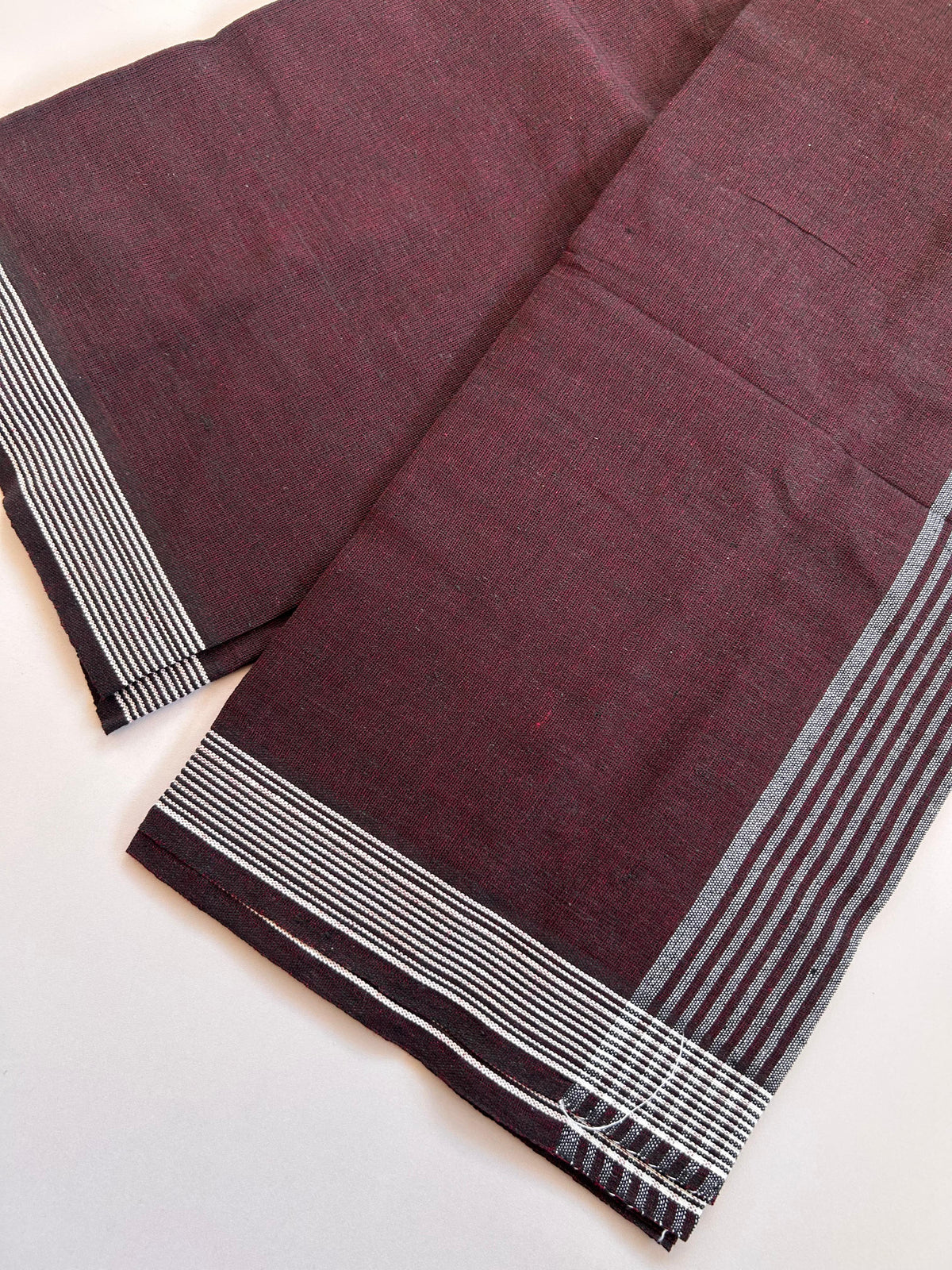 Kaitharikada - Single Kaily / Lungi - Mixed Cotton - (2/40s) twisted - 2.25 inch White Striped kara with Dark Maroon & Black Shaded colour body (2 meter / 4 muzham) - 7 KK8089 SAT