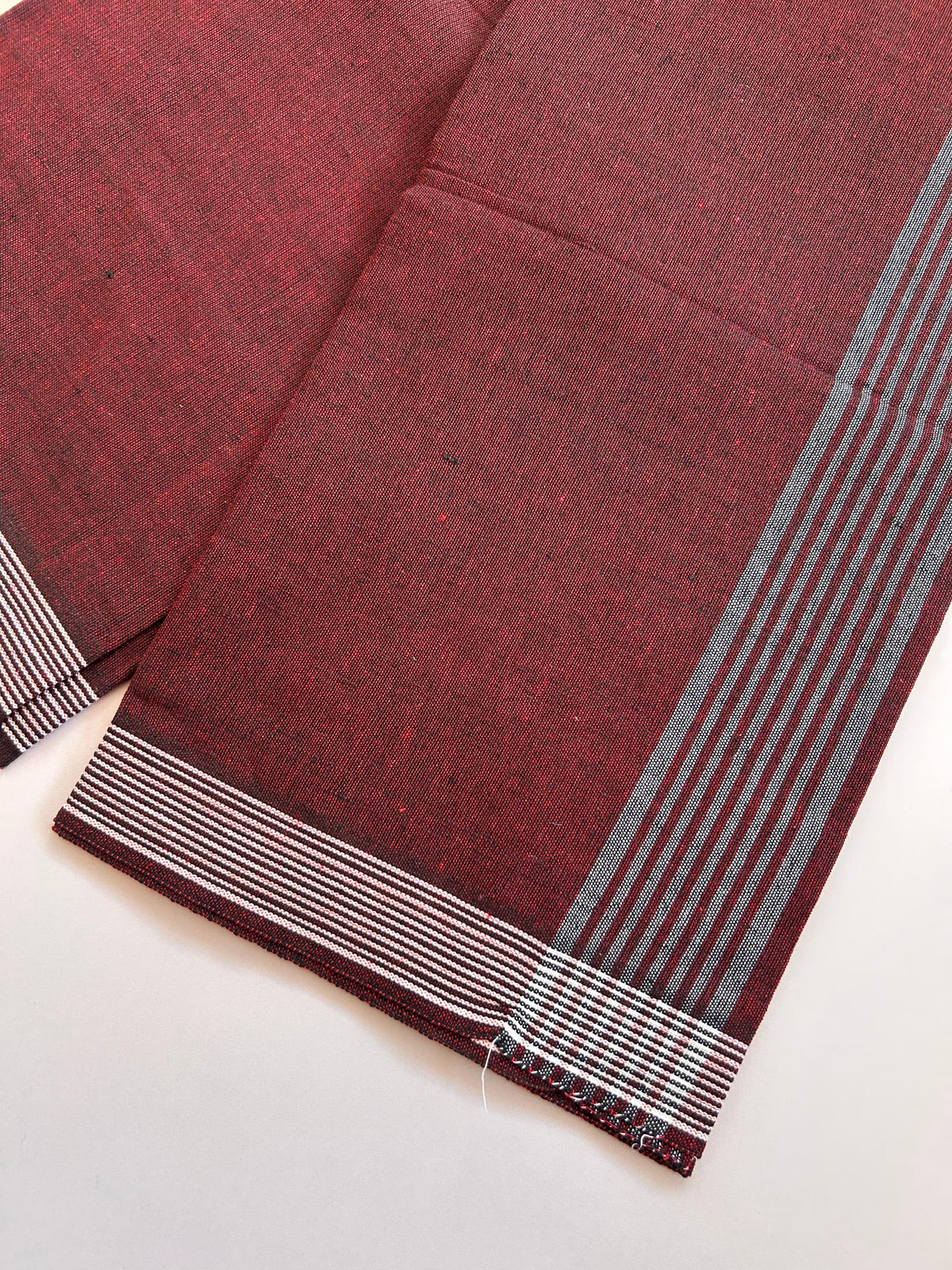 Kaitharikada - Single Kaily / Lungi - Mixed Cotton - (2/40s) twisted - 2.25 inch White Striped kara with Maroon & Black Shaded colour body (2 meter / 4 muzham) - 8 KK8089 SAT
