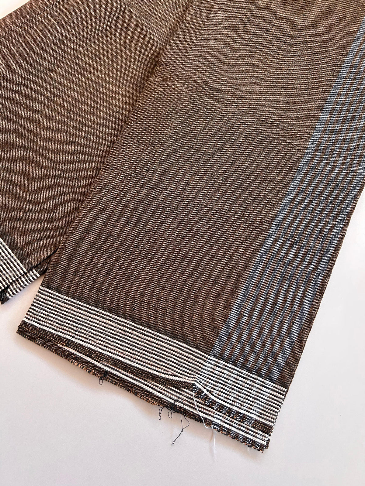 Kaitharikada - Single Kaily / Lungi - Mixed Cotton - (2/40s) twisted - 2.25 inch White Striped kara with Light Brown & Black Shaded colour body (2 meter / 4 muzham) - 9 KK8089 SAT
