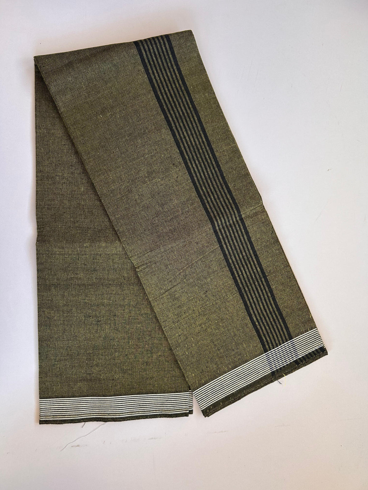 Kaitharikada - Single Kaily / Lungi - Mixed Cotton - (2/40s) twisted - 2.25 inch Black Striped kara with Royal Yellow & Black Shaded colour body (2 meter / 4 muzham) - 10 KK8089 SAT