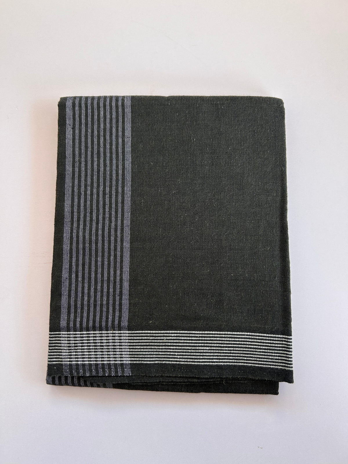 Kaitharikada - Single Kaily / Lungi - Mixed Cotton - (2/40s) twisted - 2.25 inch White Striped kara with Dark Olive Brown & Black Shaded colour body (2 meter / 4 muzham) - 11 KK8089 SAT