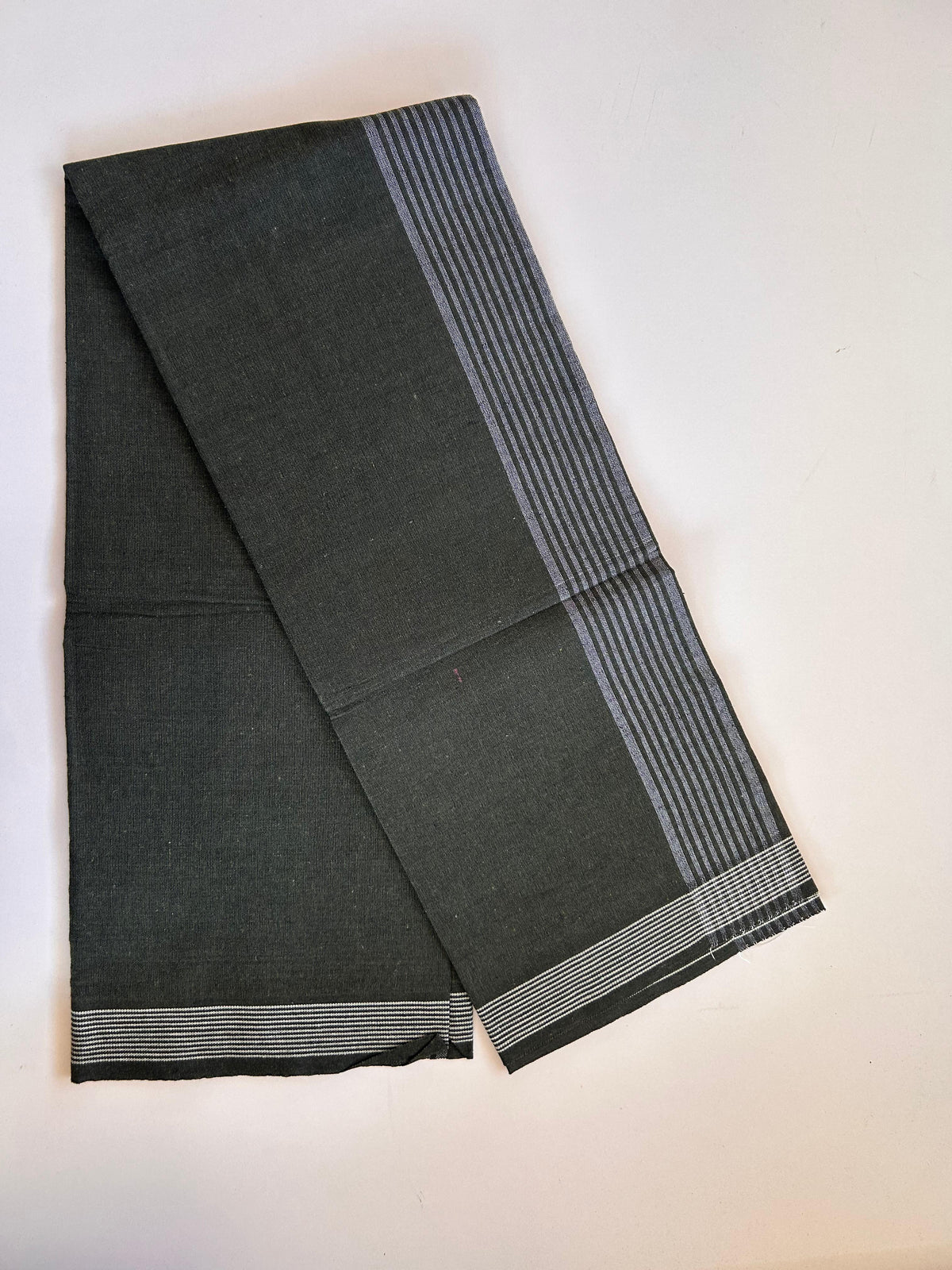 Kaitharikada - Single Kaily / Lungi - Mixed Cotton - (2/40s) twisted - 2.25 inch White Striped kara with Dark Olive Brown & Black Shaded colour body (2 meter / 4 muzham) - 11 KK8089 SAT