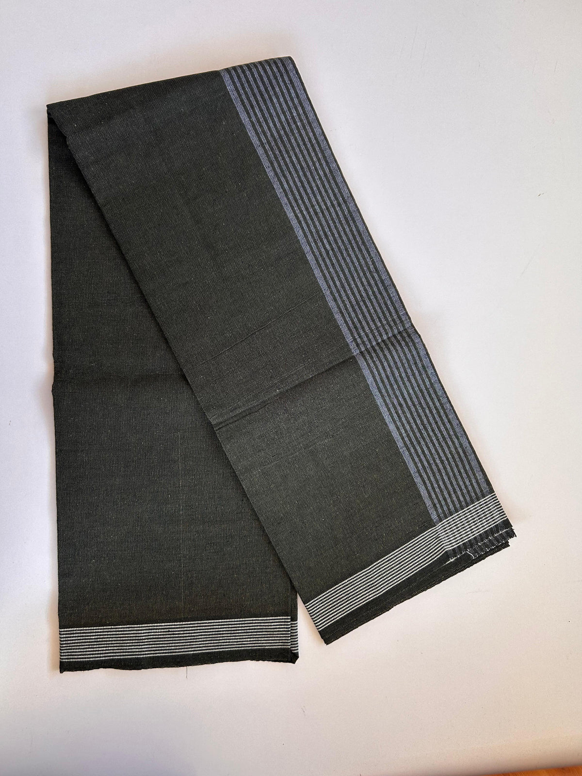 Kaitharikada - Single Kaily / Lungi - Mixed Cotton - (2/40s) twisted - 2.25 inch White Striped kara with Olive Green & Black Shaded colour body (2 meter / 4 muzham) - 12 KK8089 SAT
