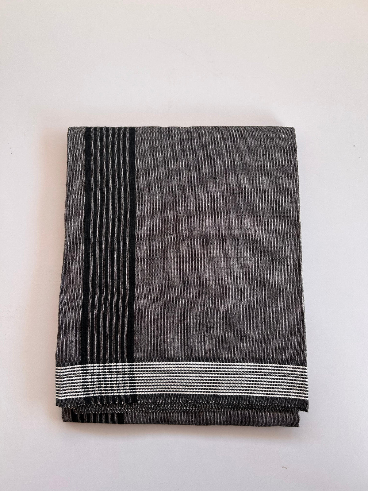 Kaitharikada - Single Kaily / Lungi - Mixed Cotton - (2/40s) twisted - 2.25 inch Black Striped kara with Light Pink & Black Shaded colour body (2 meter / 4 muzham) - 15 KK8089 SAT