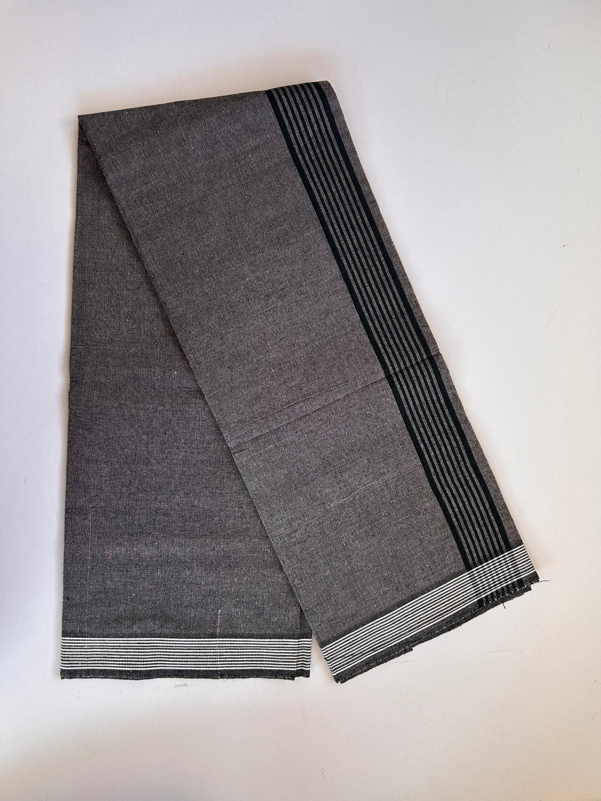 Kaitharikada - Single Kaily / Lungi - Mixed Cotton - (2/40s) twisted - 2.25 inch Black Striped kara with Light Pink & Black Shaded colour body (2 meter / 4 muzham) - 15 KK8089 SAT