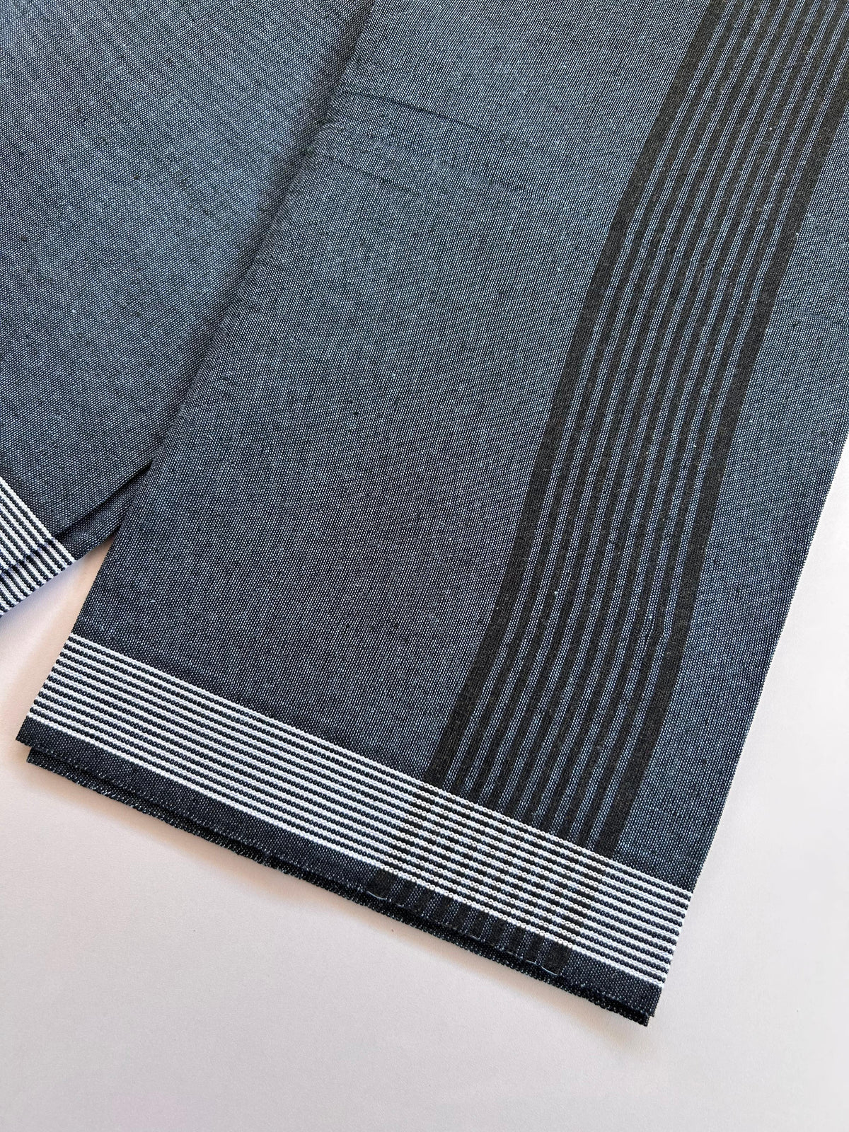 Kaitharikada - Single Kaily / Lungi - Mixed Cotton - (2/40s) twisted - 2.75 inch Black Striped kara with Ash Blue & Black Shaded colour body (2 meter / 4 muzham) - 16 KK8089 SAT