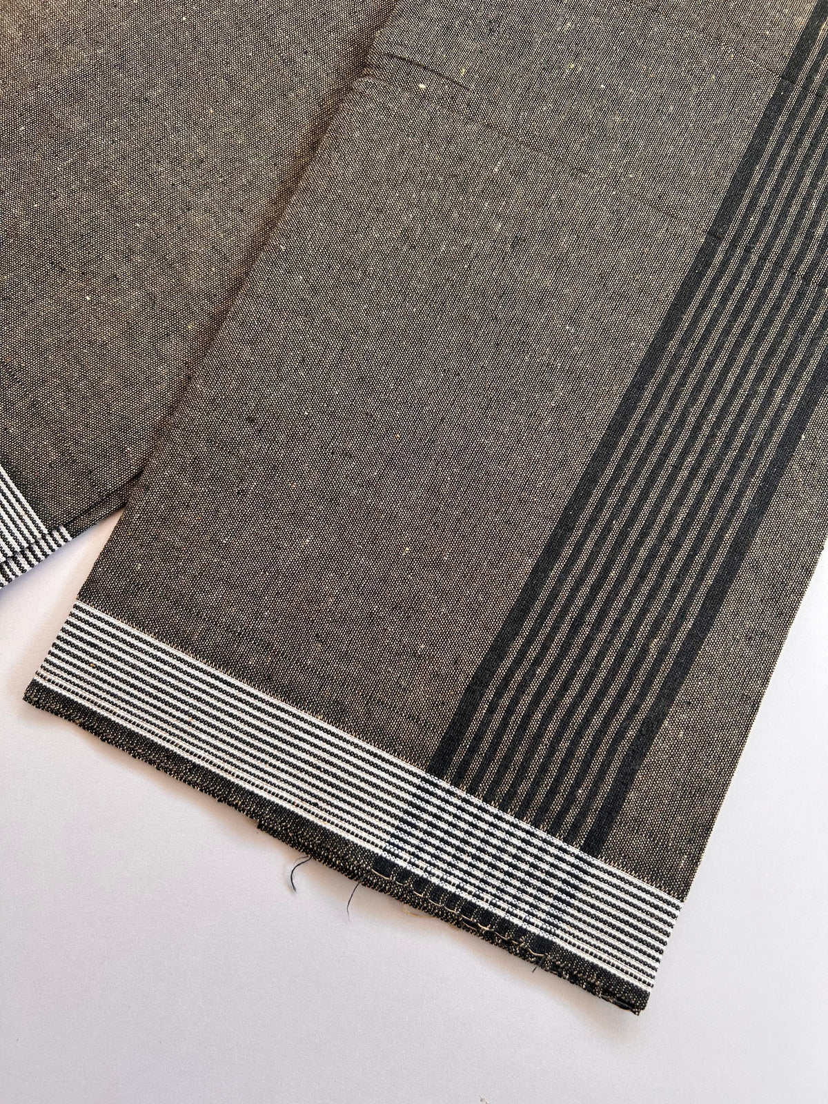 Kaitharikada - Single Kaily / Lungi - Mixed Cotton - (2/40s) twisted - 2.5 inch Black Striped kara with Tan & Black Shaded colour body (2 meter / 4 muzham) - 17 KK8089 SAT