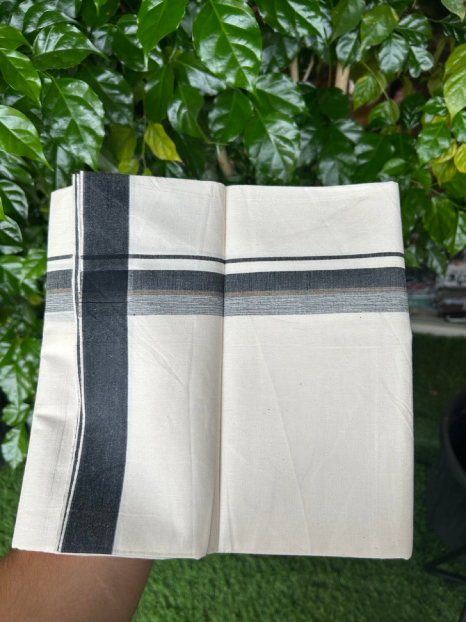 24% Discount !! KaithariKada Balaramapuram 100% Cotton OFF WHITE (Unbleached) Single Mundu/Dhoti - Twisted 60s Thread - 3 cm Black & White brown shaded Kara (2 meter / 4 muzham) - 49KK5241 GL
