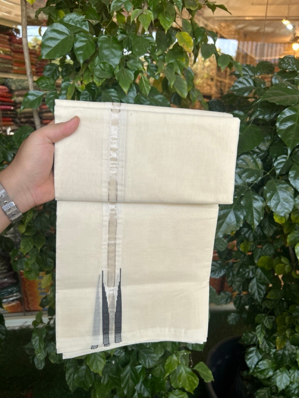 25% Discount ! KaithariKada Handloom Millpaav Balaramapuram - 100% Pure Cotton Off White Double - (Unbleached) Mundu/Dothi - 80X90 - 1 inch Puliyilakkara Silver Kasavu & Black chutty Kara 4 mtr (8.5 Muzham) - 140 KK5236 RAM