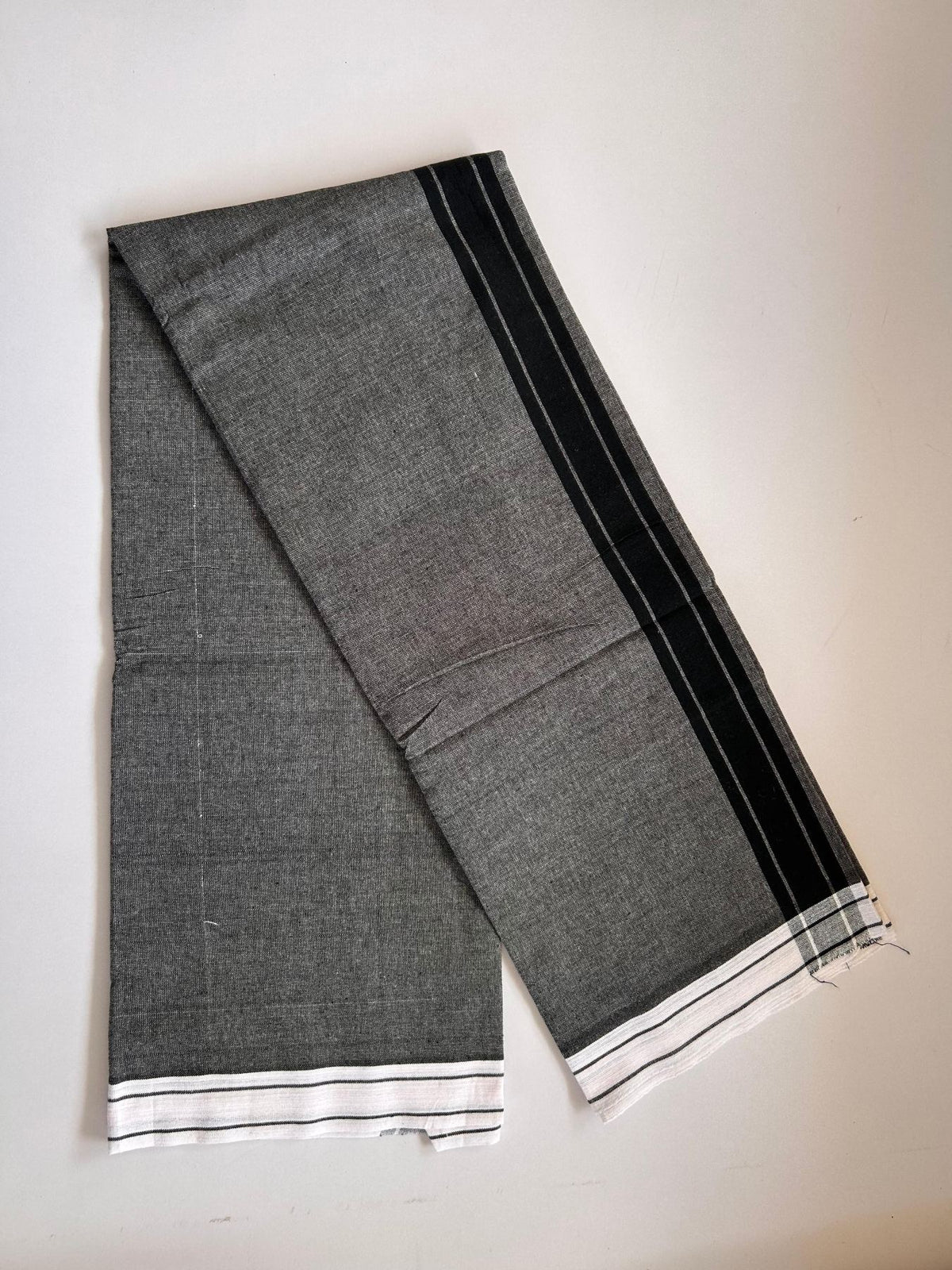 Kaitharikada - Single Kaily / Lungi - Mixed Cotton - (2/40s) twisted - 2 inch Black Striped kara White Border with Ash Grey Body (2 meter / 4 muzham) - 43 KK8088 SAT