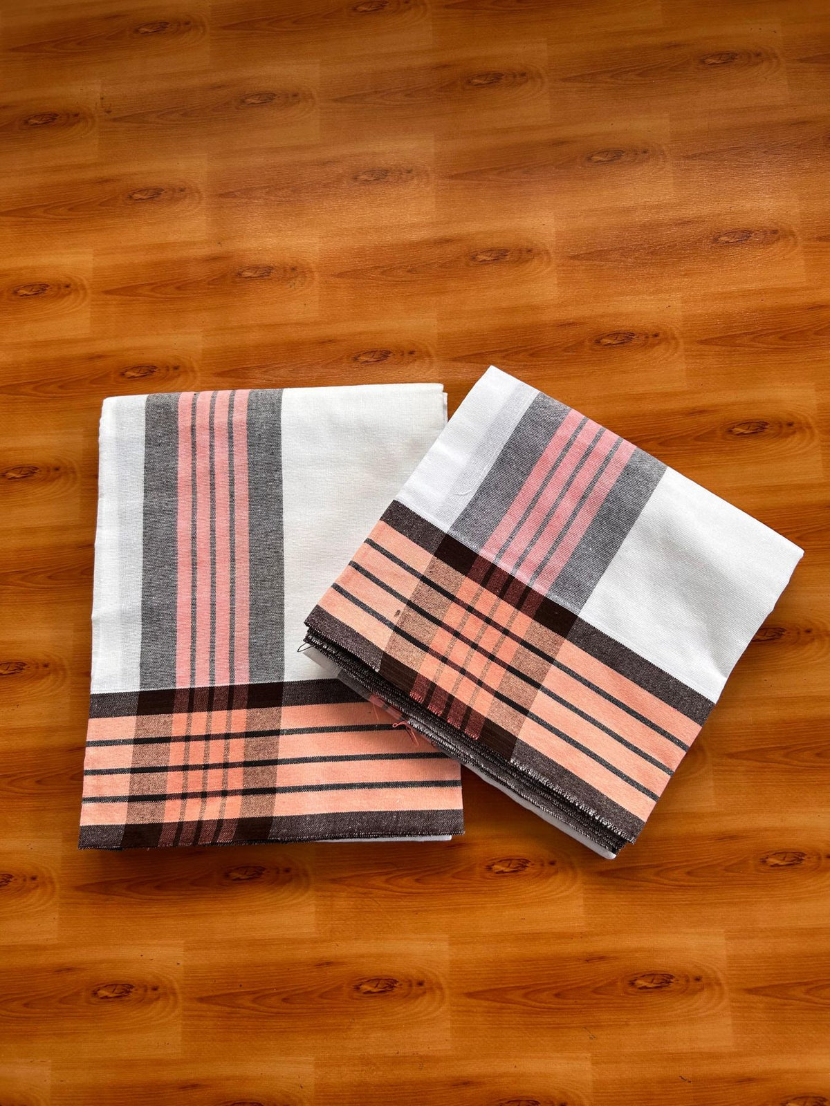 Kaitharikada Mixed cotton - Soft & Thick material - 2/40s thread - Single Lungi / Kaily & Neriyath set - 4 inch Peach & Brown kara With White Colour Body (2 meter / 4 muzham) - 1 KK8092 SAT