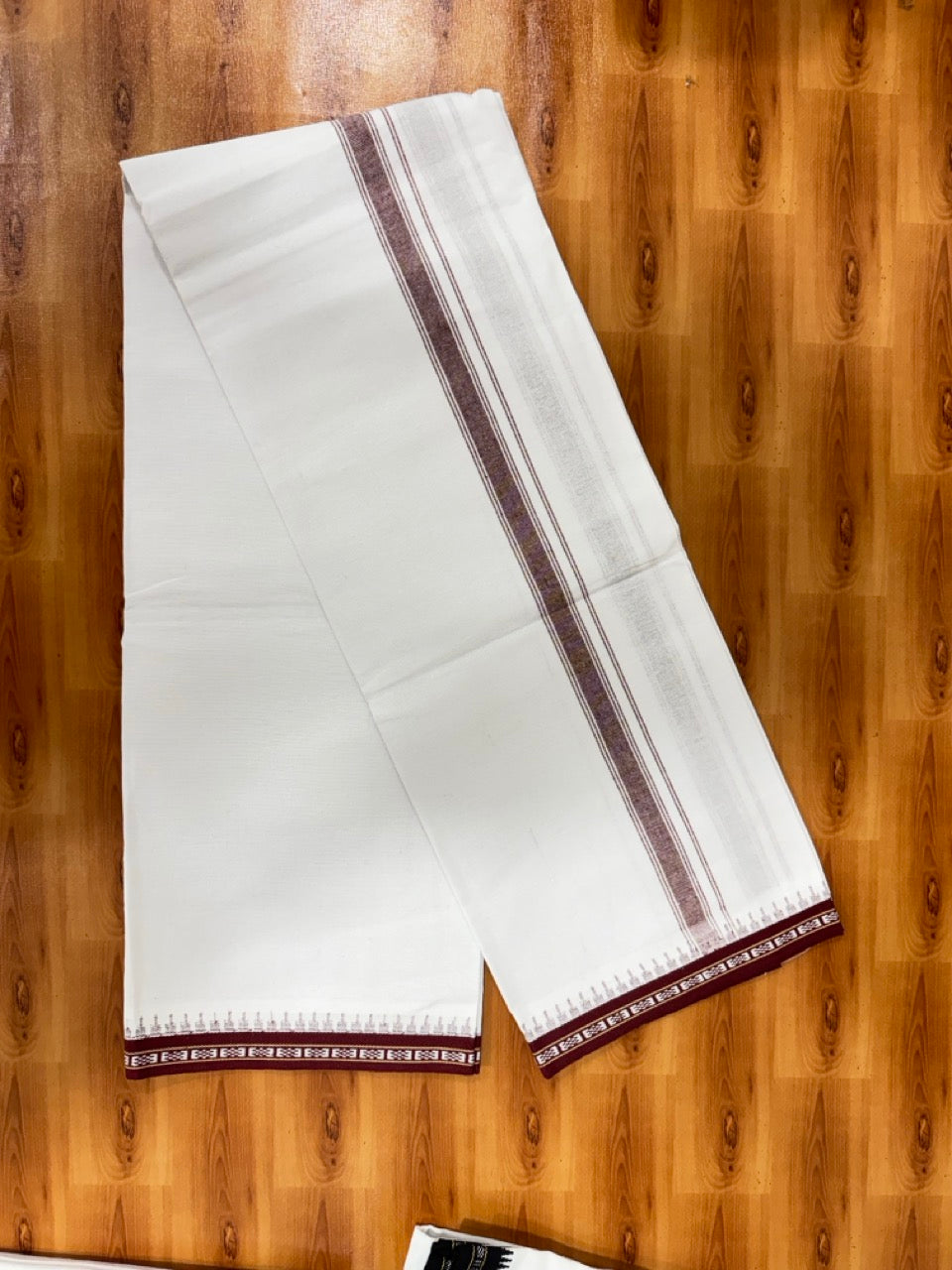 Kathar Type Single Mundu White 20S Pure Cotton Kaitharikada Special - Kaily / Lungi -  1.5 inch Maroon Striped kara Kuppadam Border (2 meter / 4 muzham) - 2 KK5482 KUT