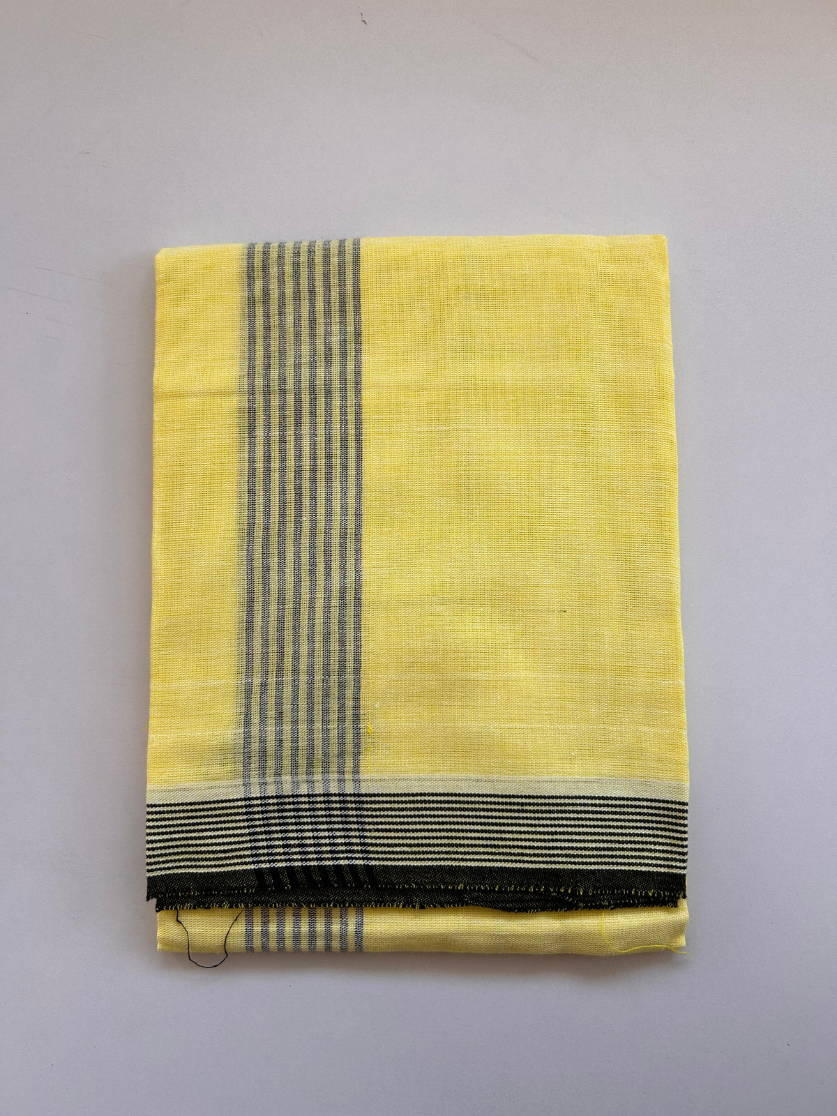 Kaitharikada - Single Kaily / Lungi - Mixed Cotton - (2/40s) twisted - 2 inch Black Striped kara with Yellow & White Shaded colour body (2 meter / 4 muzham) - 22 KK8089 SAT