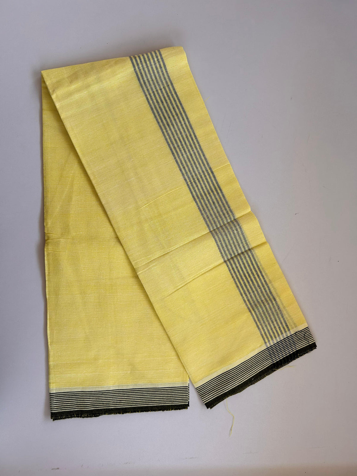 Kaitharikada - Single Kaily / Lungi - Mixed Cotton - (2/40s) twisted - 2 inch Black Striped kara with Yellow & White Shaded colour body (2 meter / 4 muzham) - 22 KK8089 SAT