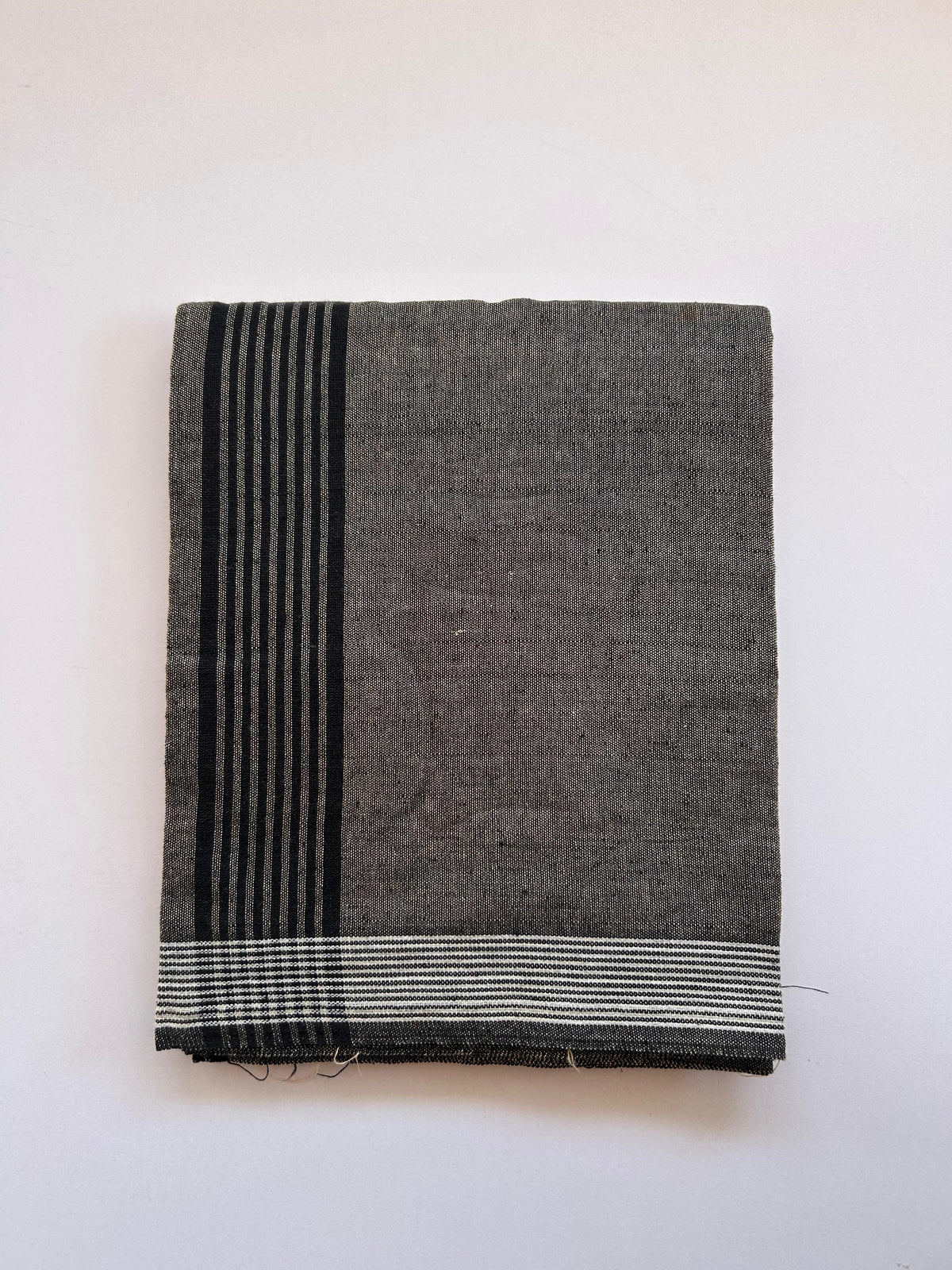 Kaitharikada - Single Kaily / Lungi - Mixed Cotton - (2/40s) twisted - 2 inch Black Striped kara with Creamy Peach & Black Shaded colour body (2 meter / 4 muzham) - 23 KK8089 SAT