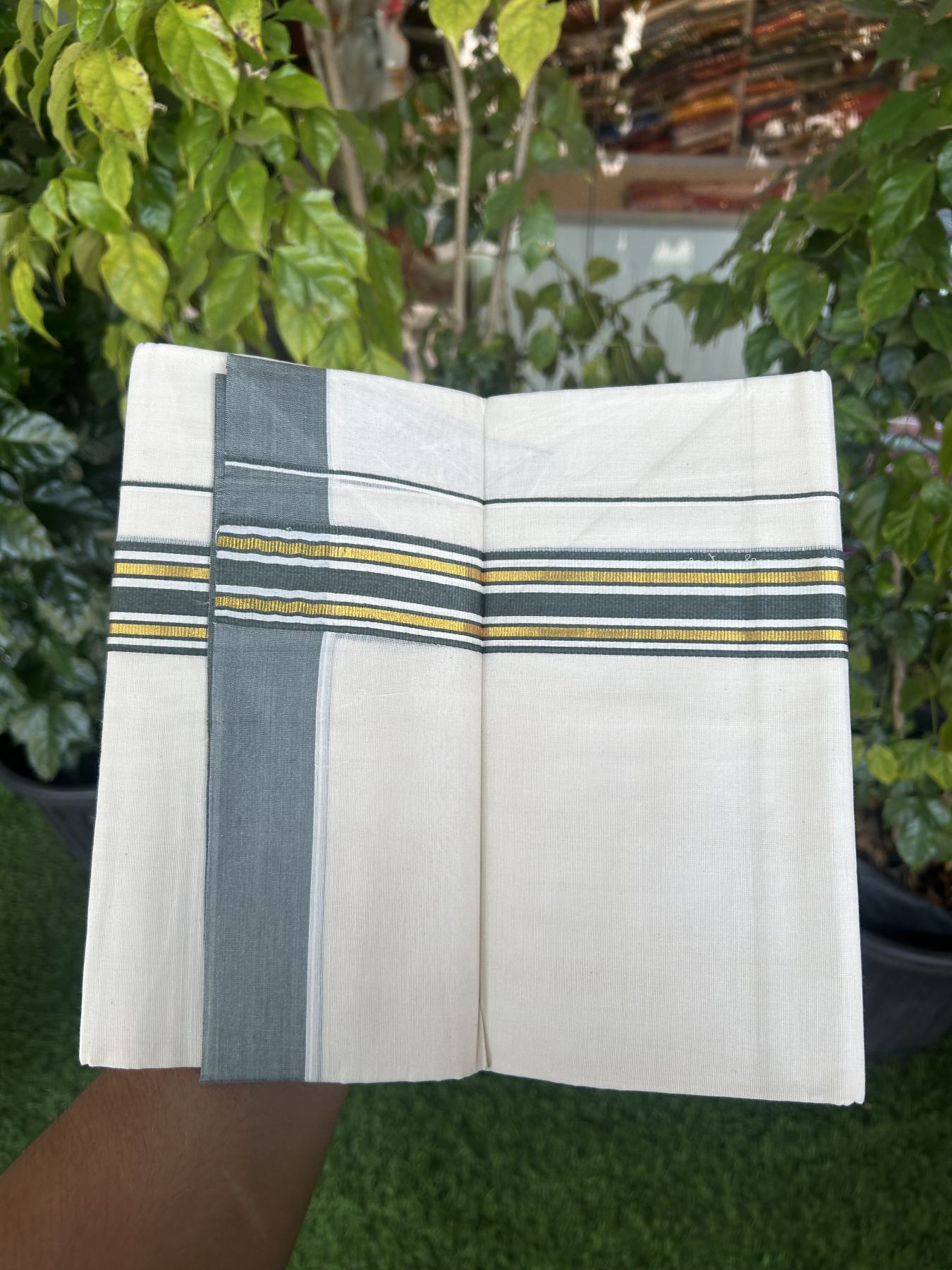 20% Discount! Kaitharikada Balaramapuram Double Off White Mundu/Dhoti - 80s - 1.5 InchvGold Kasav & Light Olive Green Shaded Stripes Kara 4 mtr (8.5 muzham) - 31 KK5311 VAS