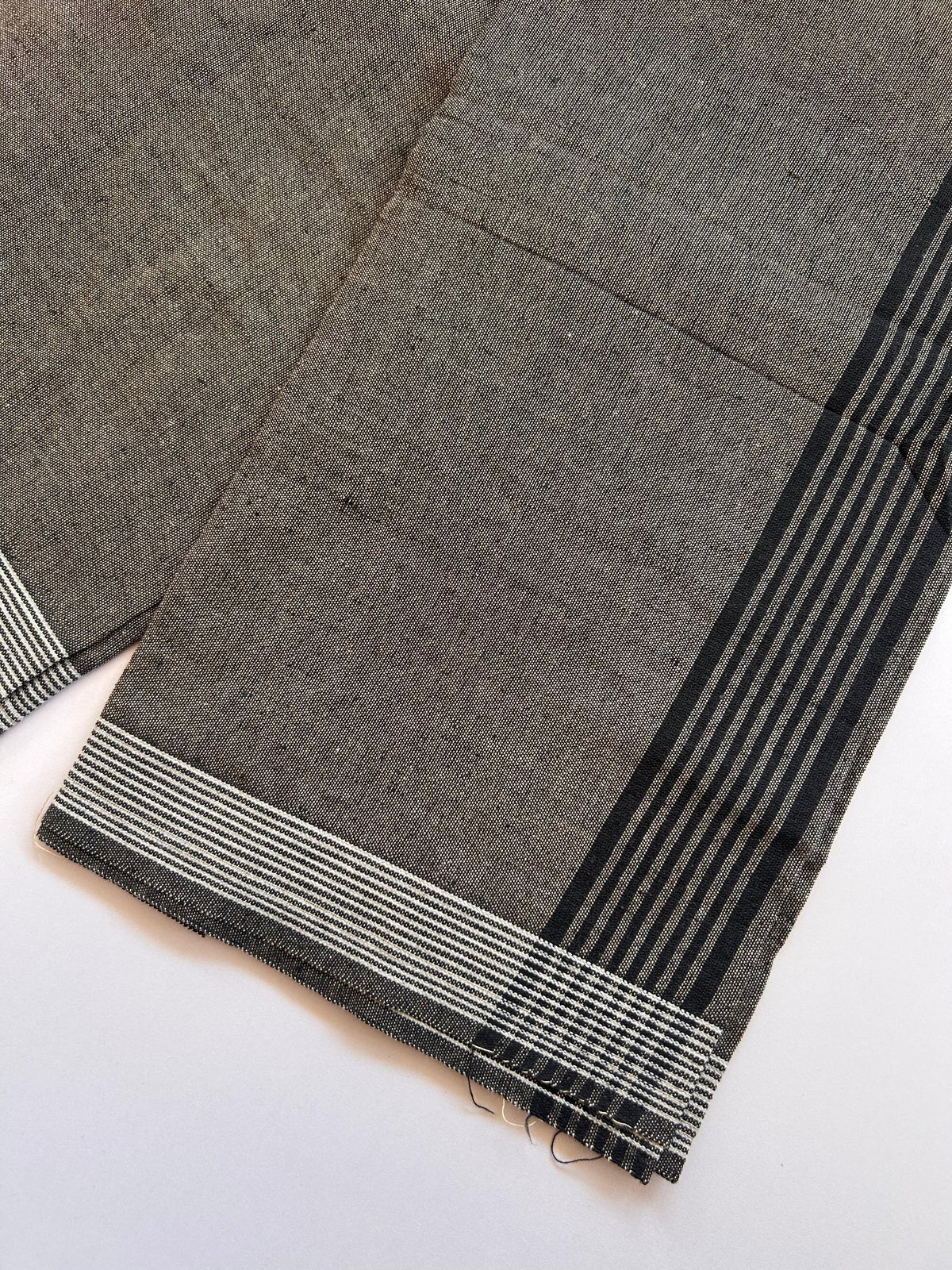 Kaitharikada - Single Kaily / Lungi - Mixed Cotton - (2/40s) twisted - 2 inch Black Striped kara with Creamy Peach & Black Shaded colour body (2 meter / 4 muzham) - 23 KK8089 SAT