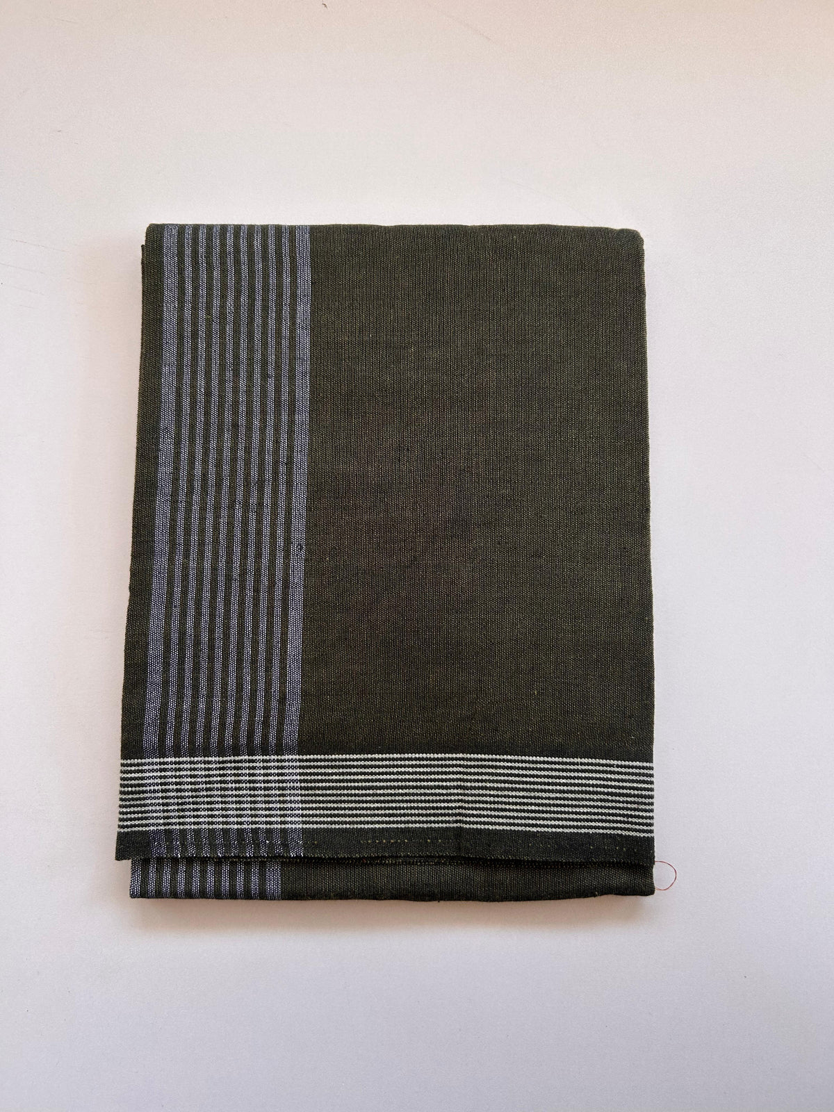 Kaitharikada - Single Kaily / Lungi - Mixed Cotton - (2/40s) twisted - 2.75 inch White Striped kara with Olive Green & Black Shaded colour body (2 meter / 4 muzham) - 24 KK8089 SAT