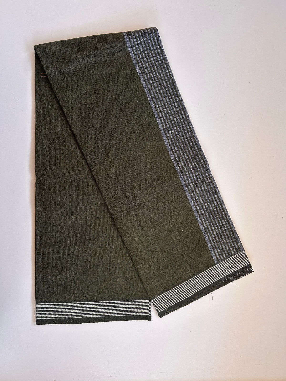 Kaitharikada - Single Kaily / Lungi - Mixed Cotton - (2/40s) twisted - 2.75 inch White Striped kara with Olive Green & Black Shaded colour body (2 meter / 4 muzham) - 24 KK8089 SAT