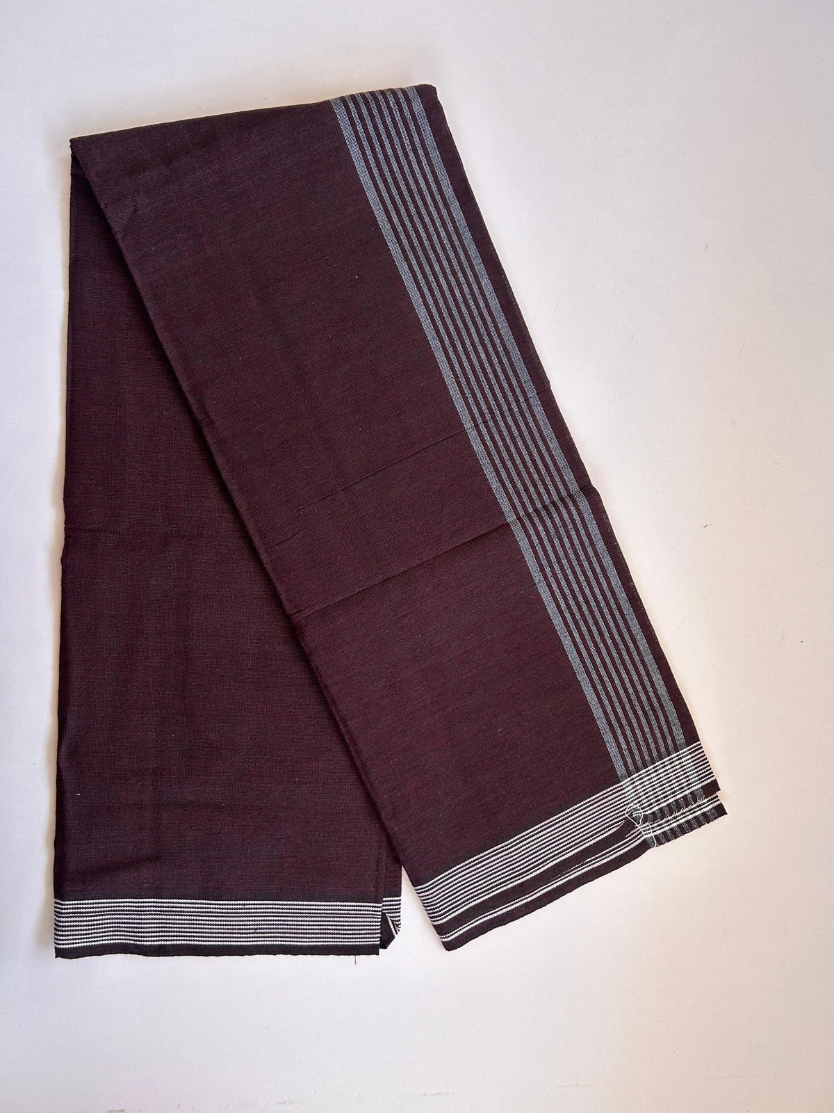 Kaitharikada - Single Kaily / Lungi - Mixed Cotton - (2/40s) twisted - 2.25 inch White Striped kara with Maroon & Black Shaded colour body (2 meter / 4 muzham) - 26 KK8089 SAT