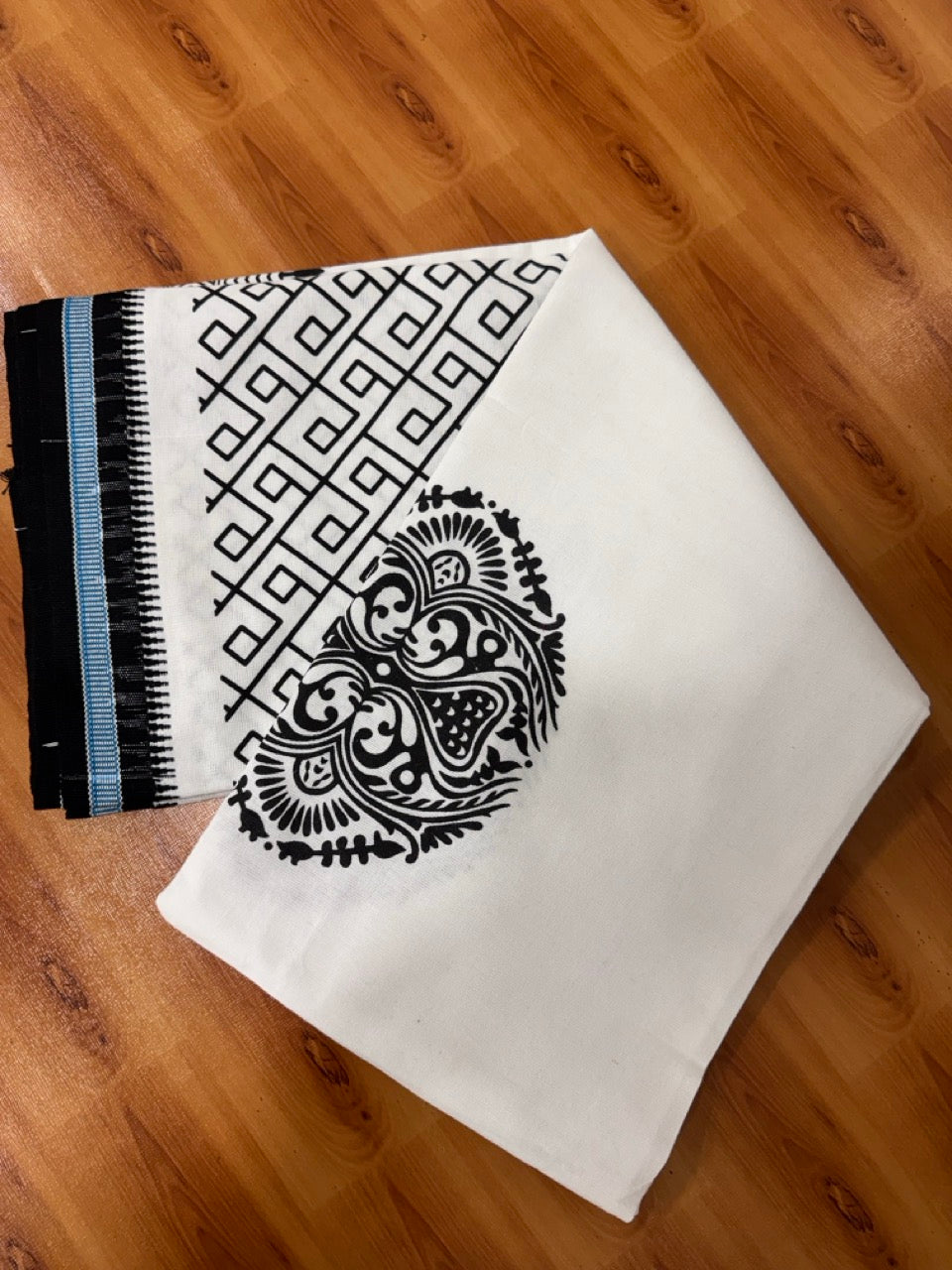 Printed Single Kaily / Lungi -Mixed Cotton - Kaitharikada - 40s twisted - Black Design printed kuppadam kara with White colour body (2 meter / 4 muzham) - 103 KK8069 GAN