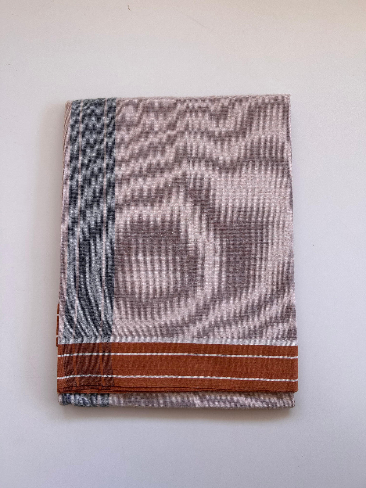 Kaitharikada - Single Kaily / Lungi - Mixed Cotton - (2/40s) twisted - 2 inch Black Shaded kara with Brown & White Shaded colour body (2 meter / 4 muzham) - 29 KK8089 SAT