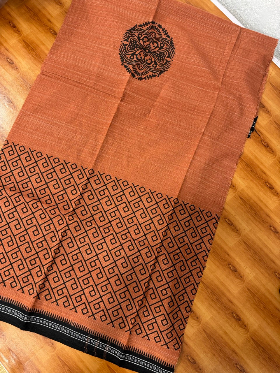 Printed Single Kaily / Lungi -Mixed Cotton - Kaitharikada - 40s twisted - Black Design printed kuppadam kara with Kavi colour body (2 meter / 4 muzham) - 101 KK8069 GAN