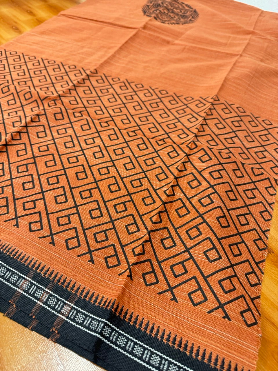 Printed Single Kaily / Lungi -Mixed Cotton - Kaitharikada - 40s twisted - Black Design printed kuppadam kara with Kavi colour body (2 meter / 4 muzham) - 101 KK8069 GAN