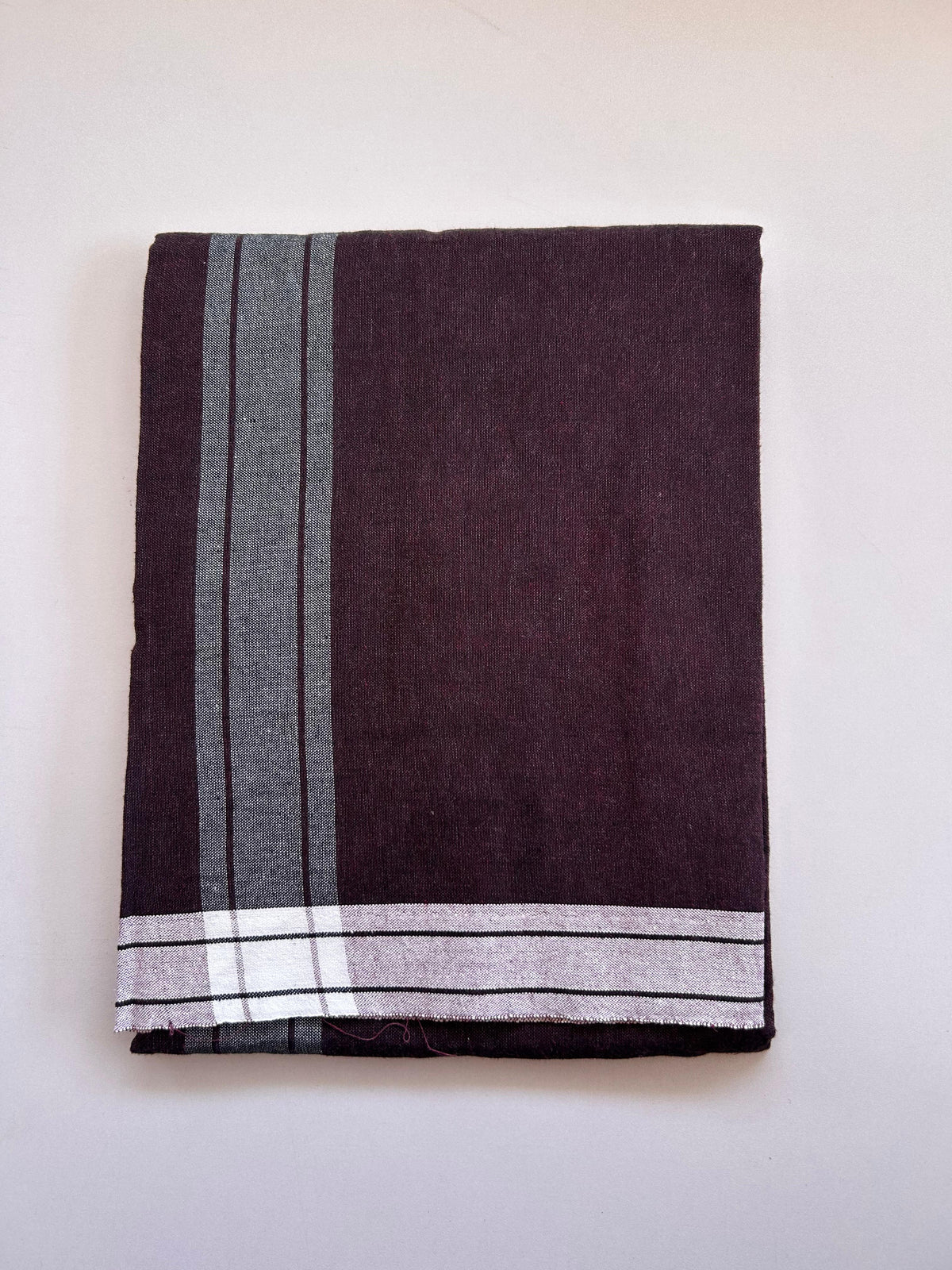 Kaitharikada - Single Kaily / Lungi - Mixed Cotton - (2/40s) twisted - 2 inch White Shaded kara with Wine & Black Shaded colour body (2 meter / 4 muzham) - 31 KK8089 SAT